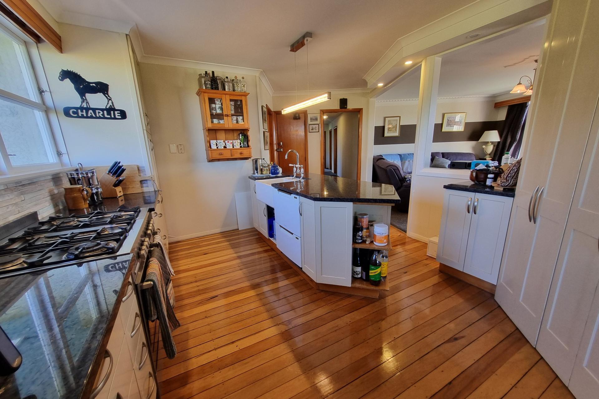 2000 Hillfoot Road, Warepa