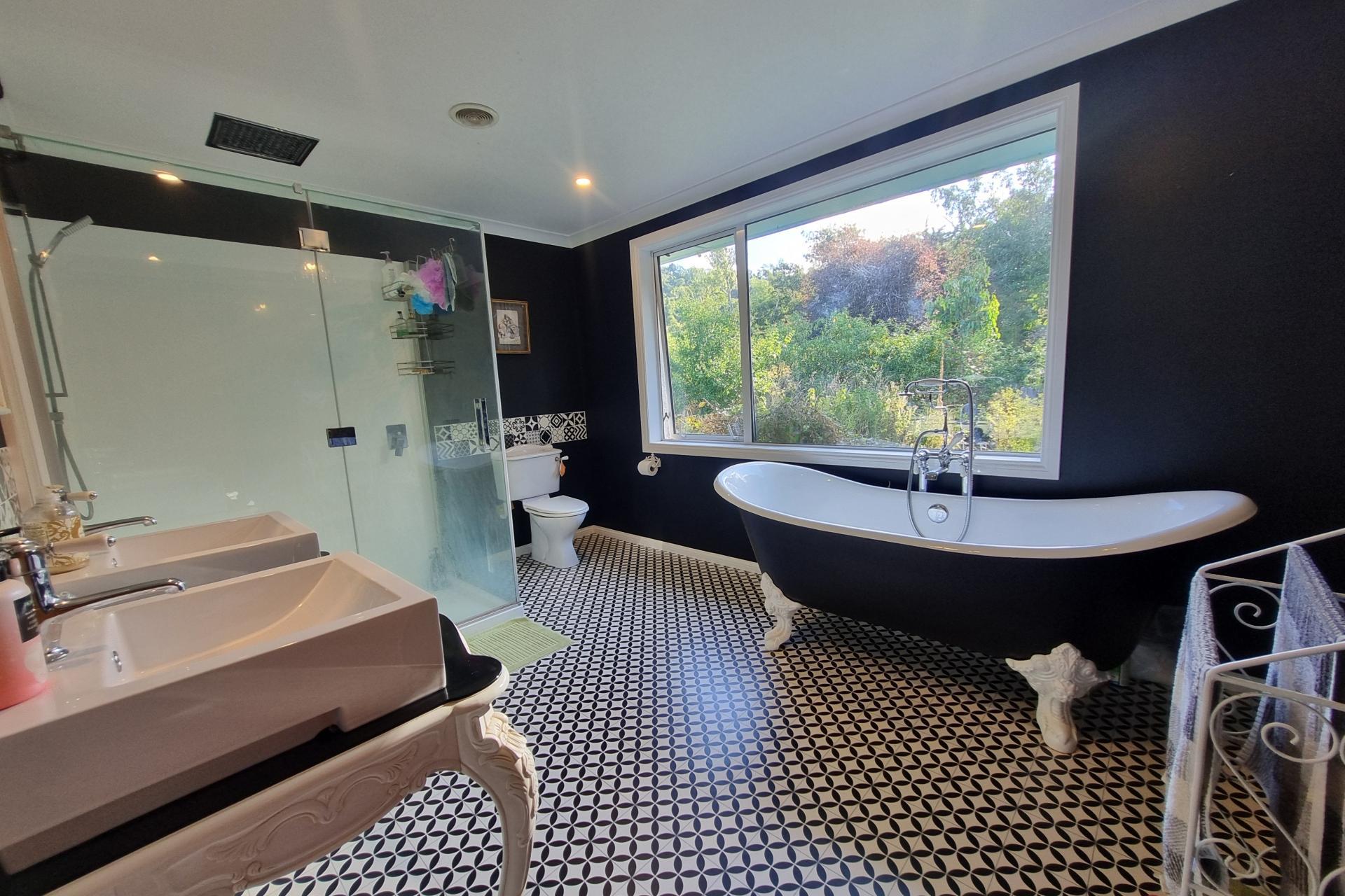 2000 Hillfoot Road, Warepa