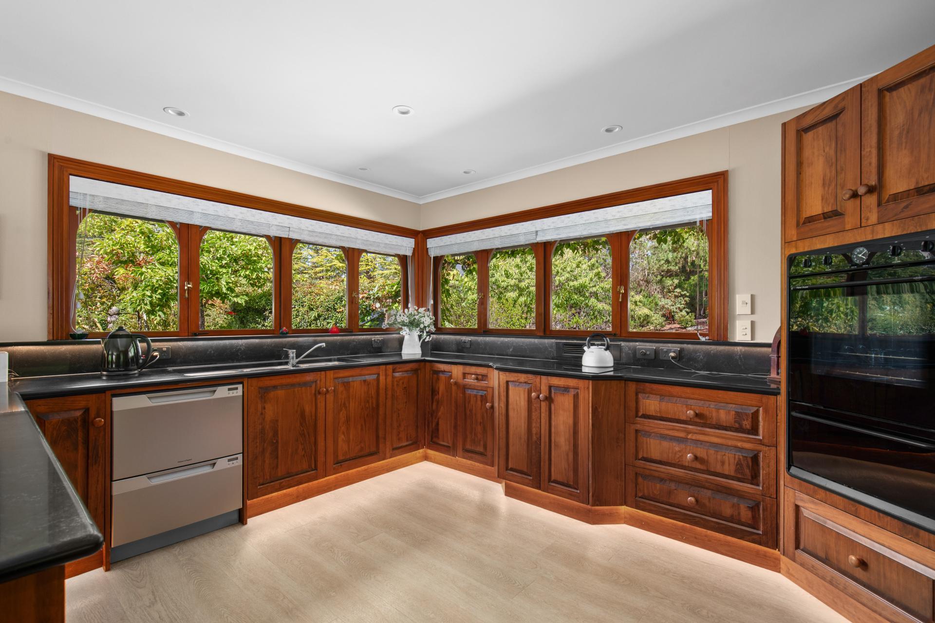 120 Hillview Road, Alexandra