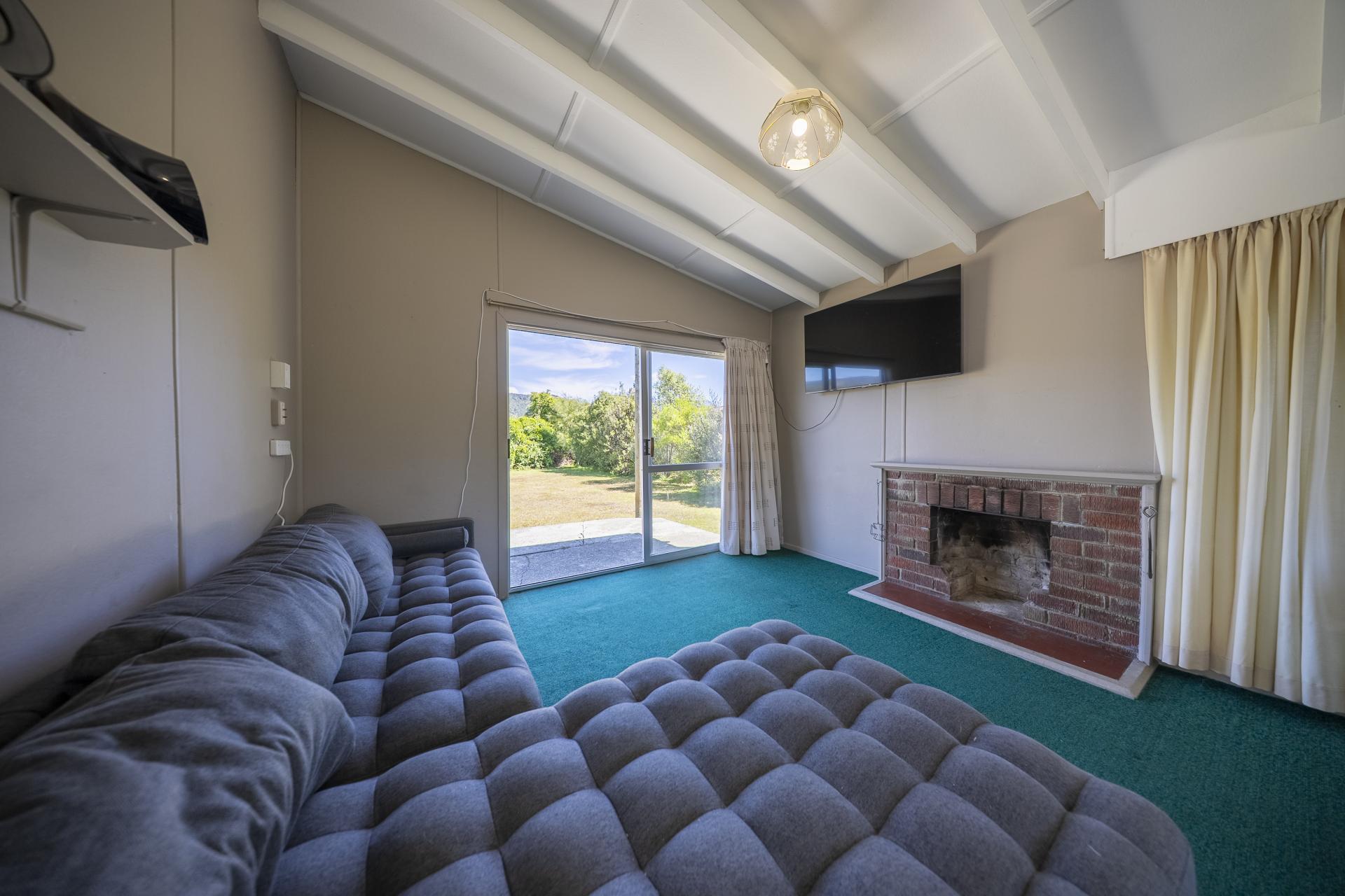 36 Home Street, Manapouri