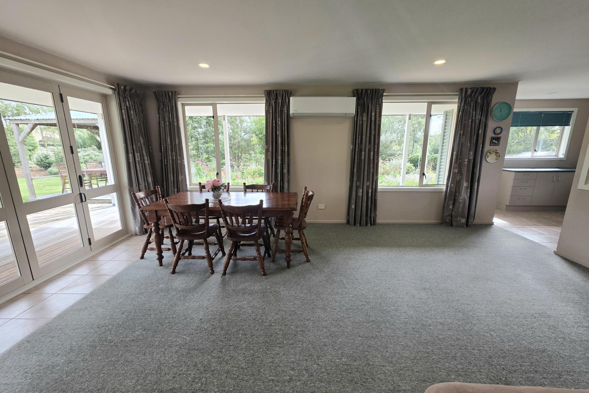 374 Airedale Road, Weston