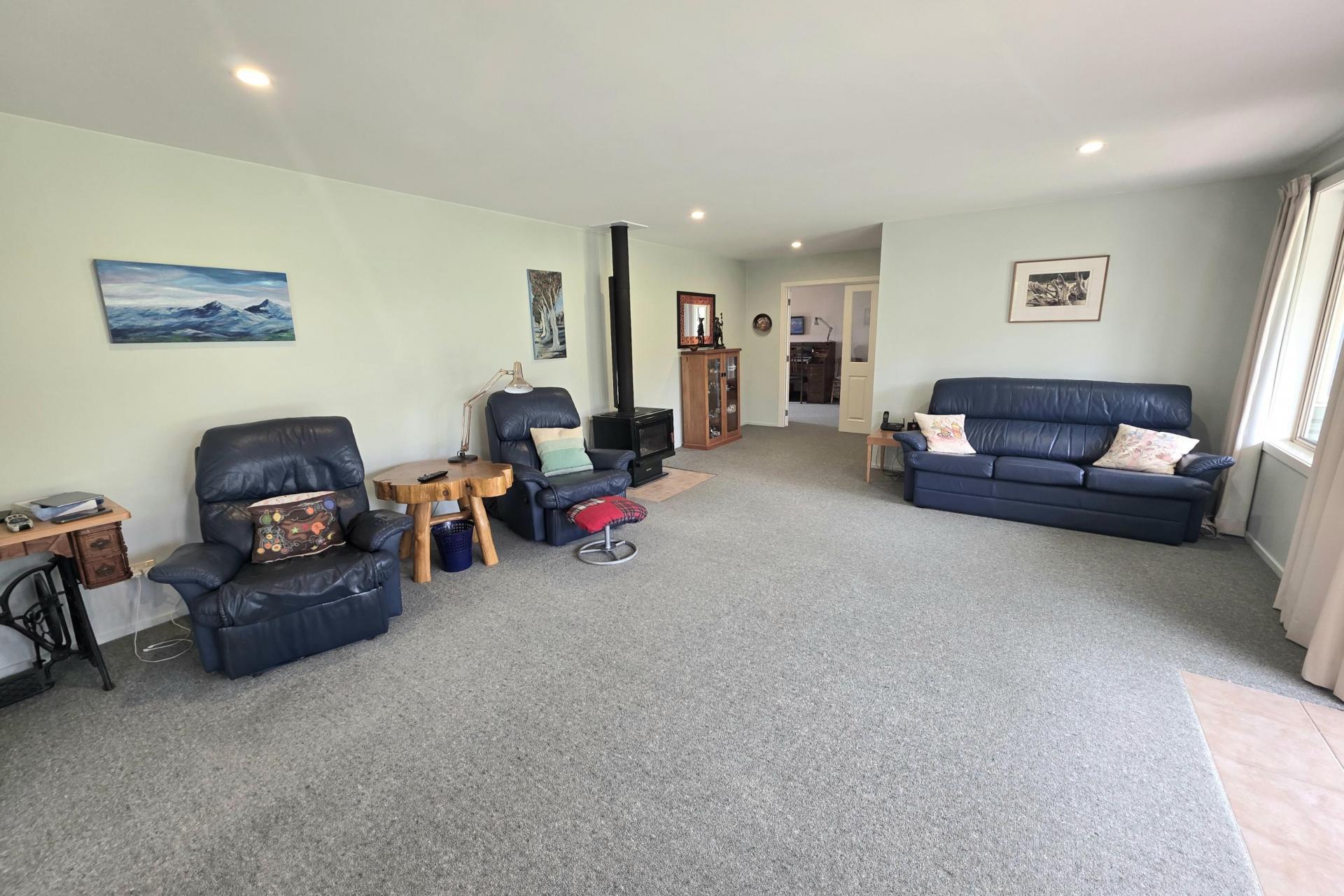 374 Airedale Road, Weston