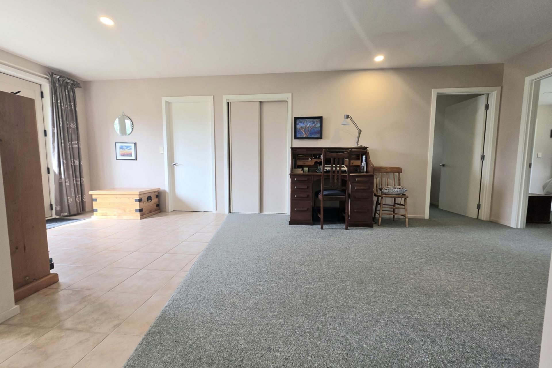 374 Airedale Road, Weston