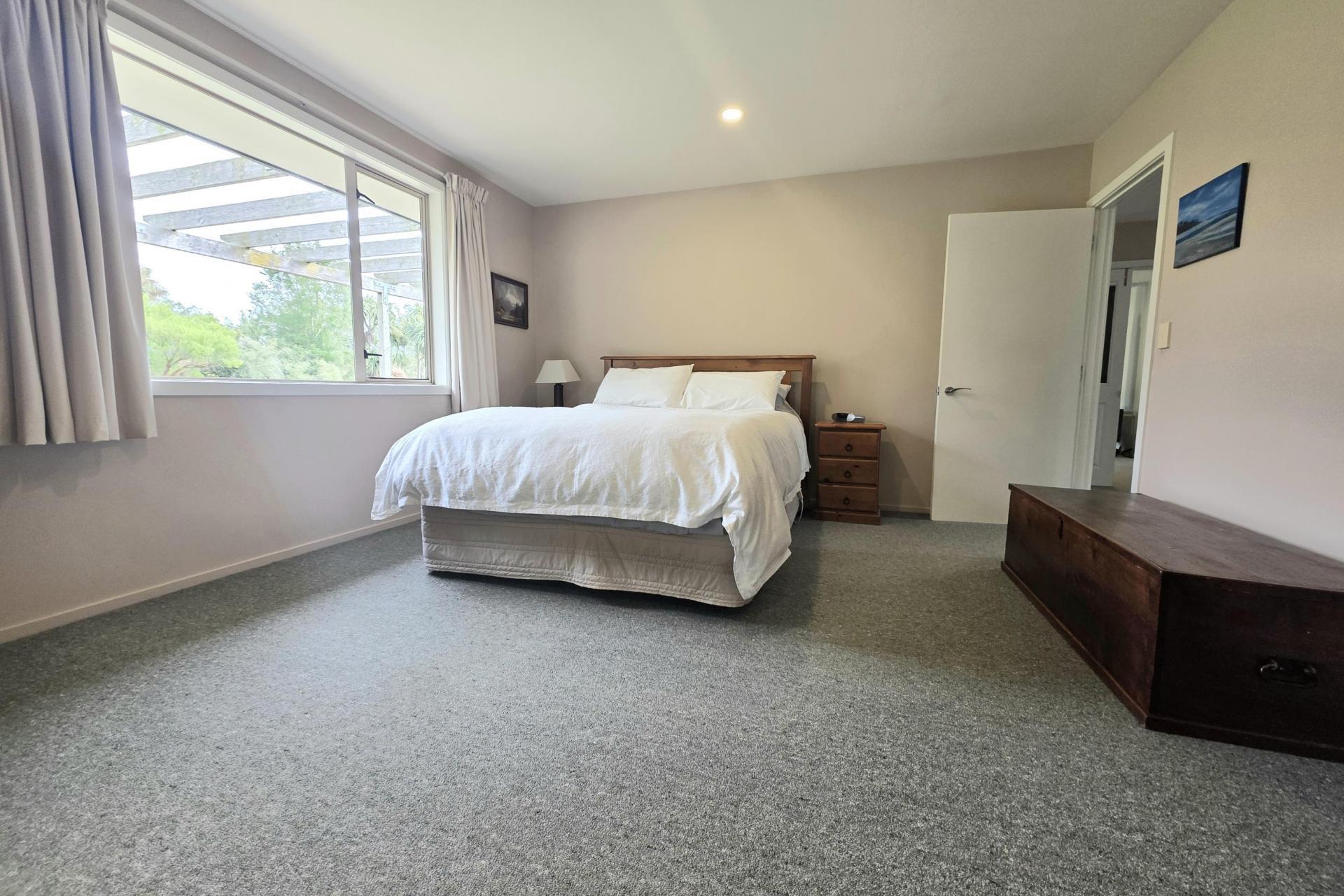 374 Airedale Road, Weston