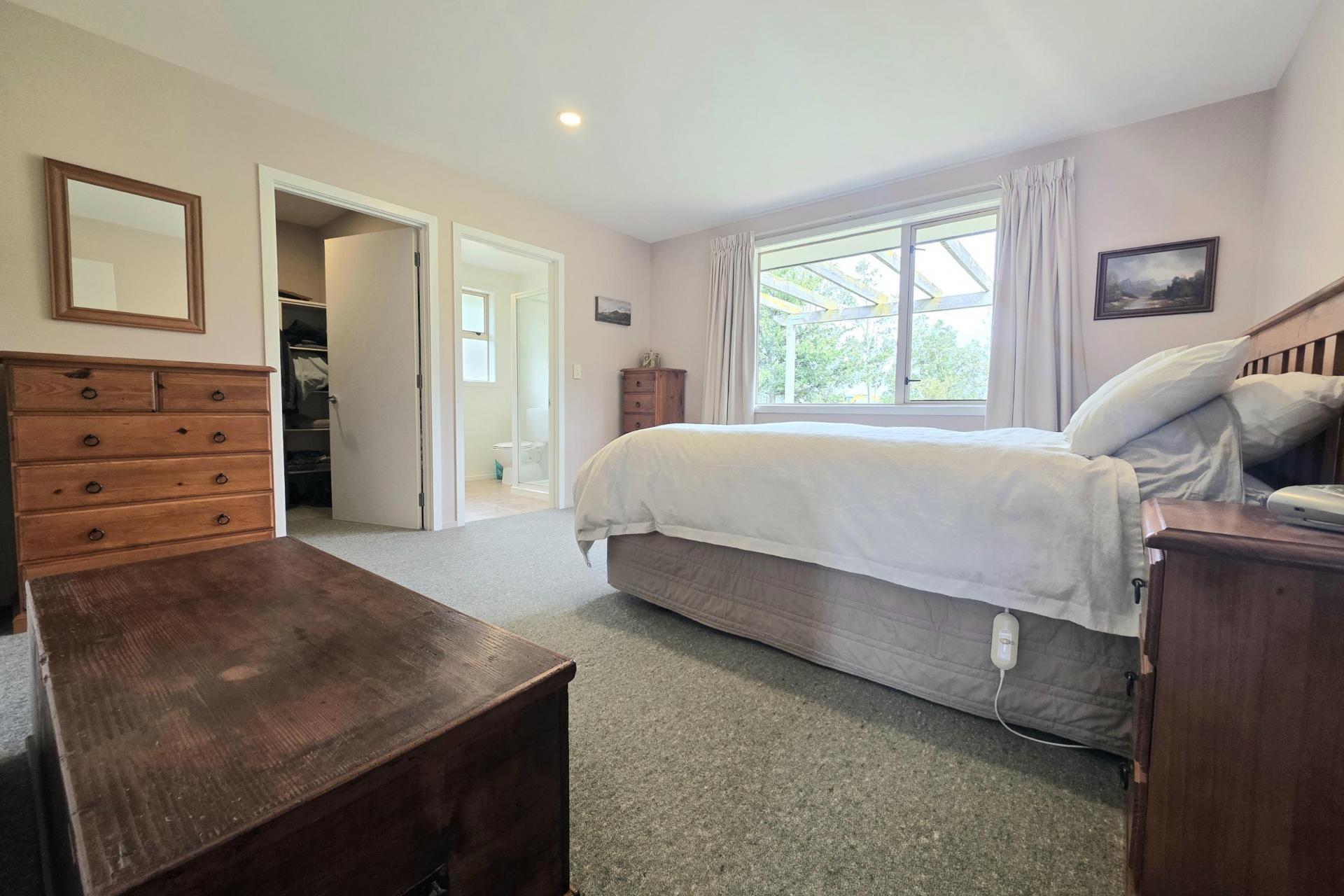 374 Airedale Road, Weston