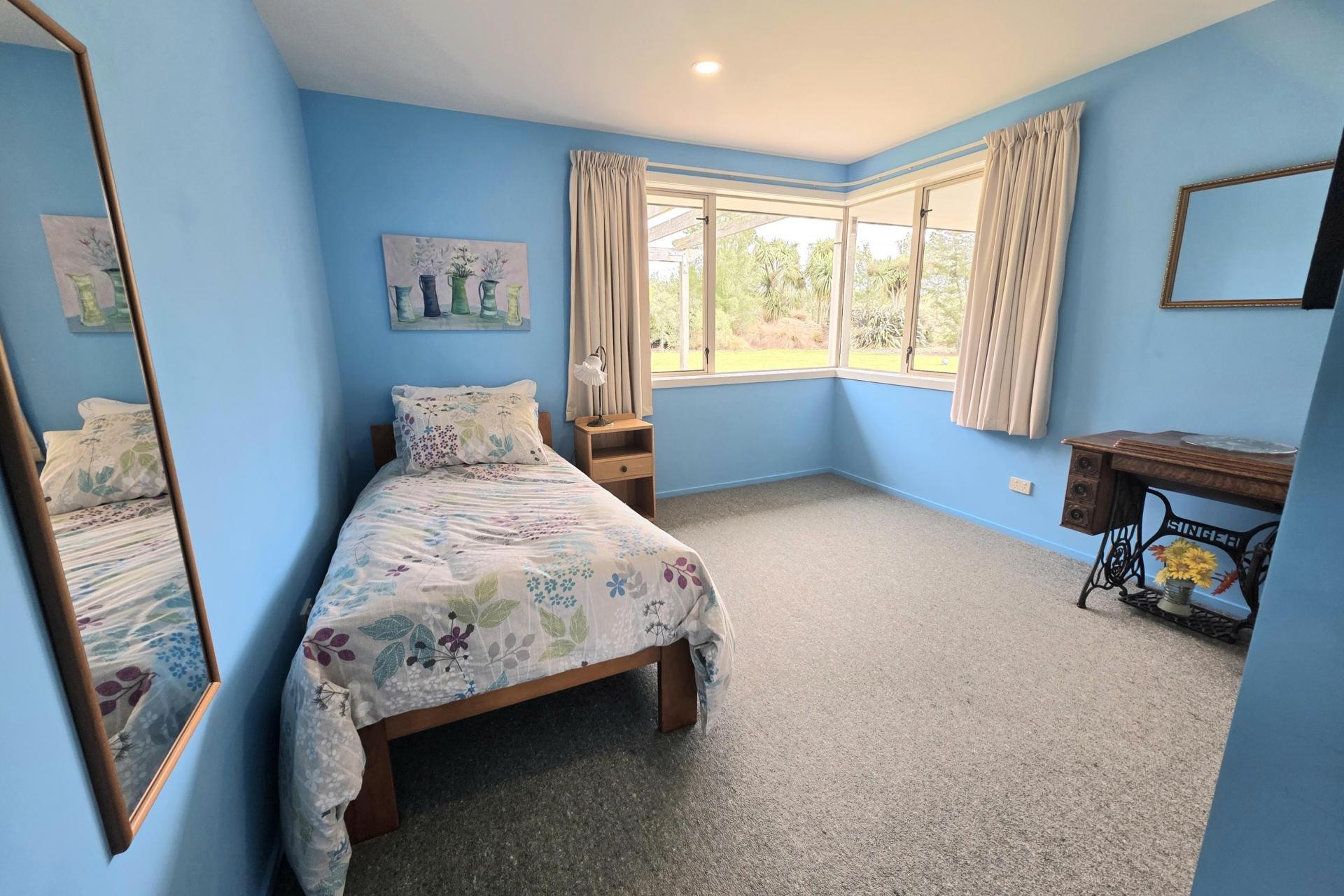 374 Airedale Road, Weston