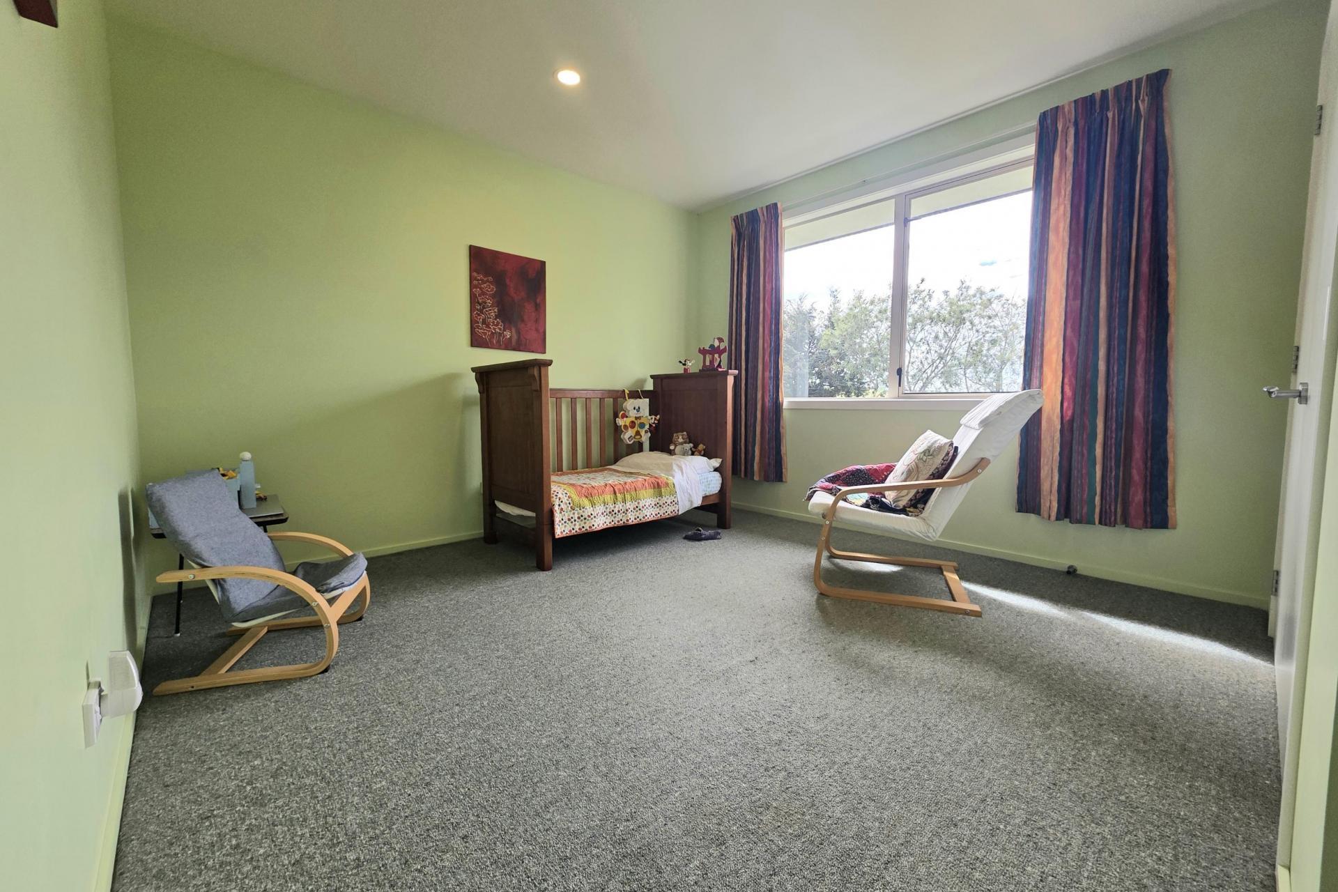 374 Airedale Road, Weston