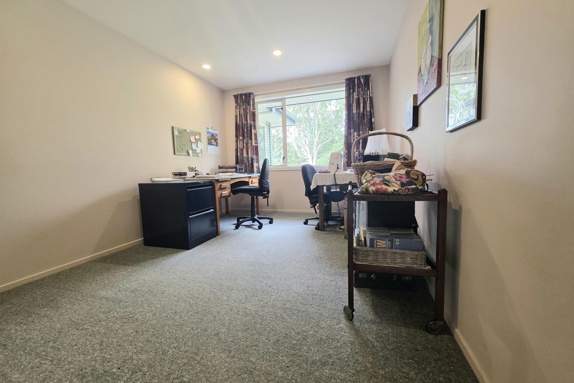 374 Airedale Road, Weston