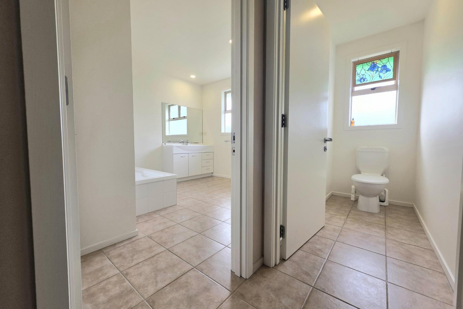 374 Airedale Road, Weston