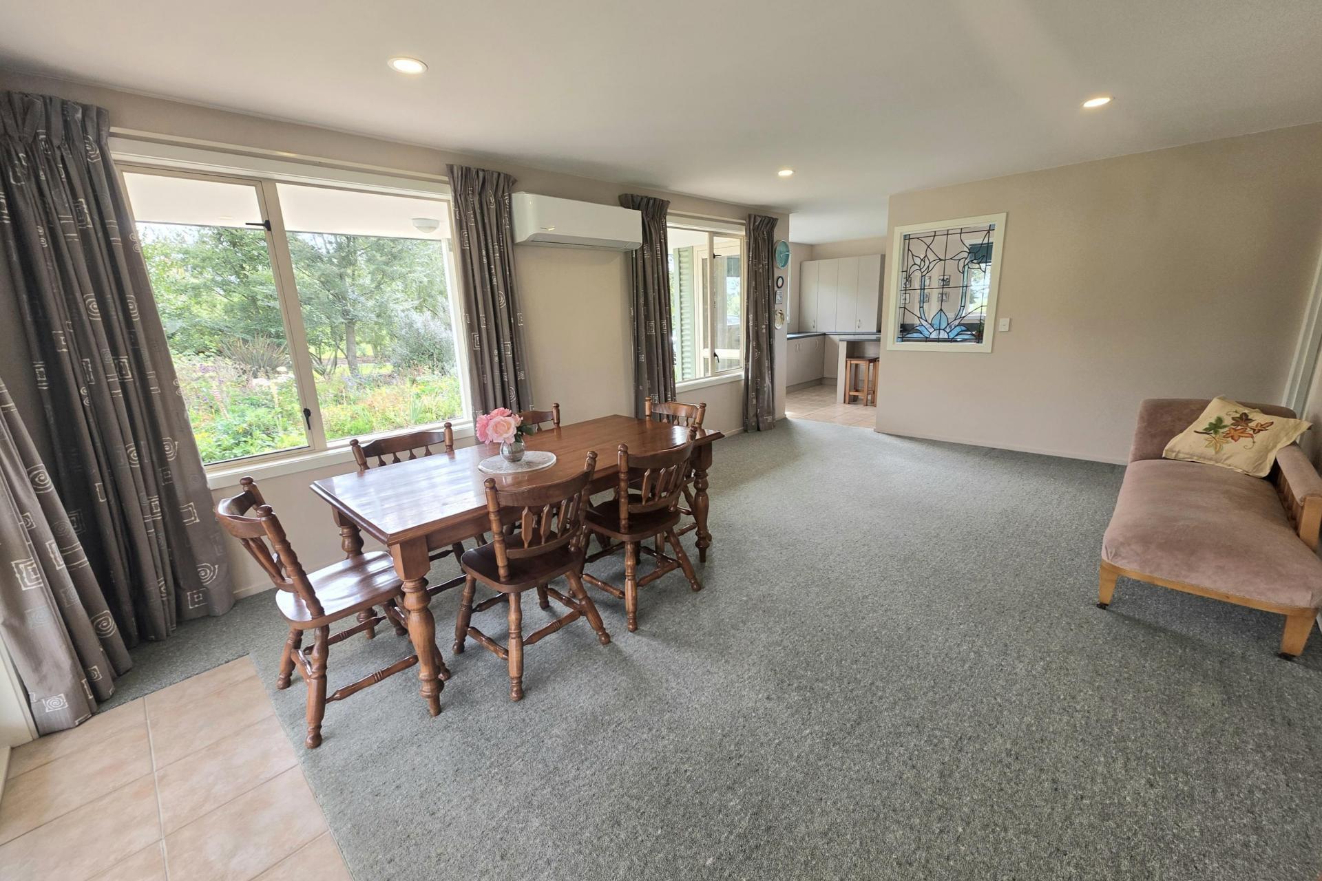 374 Airedale Road, Weston