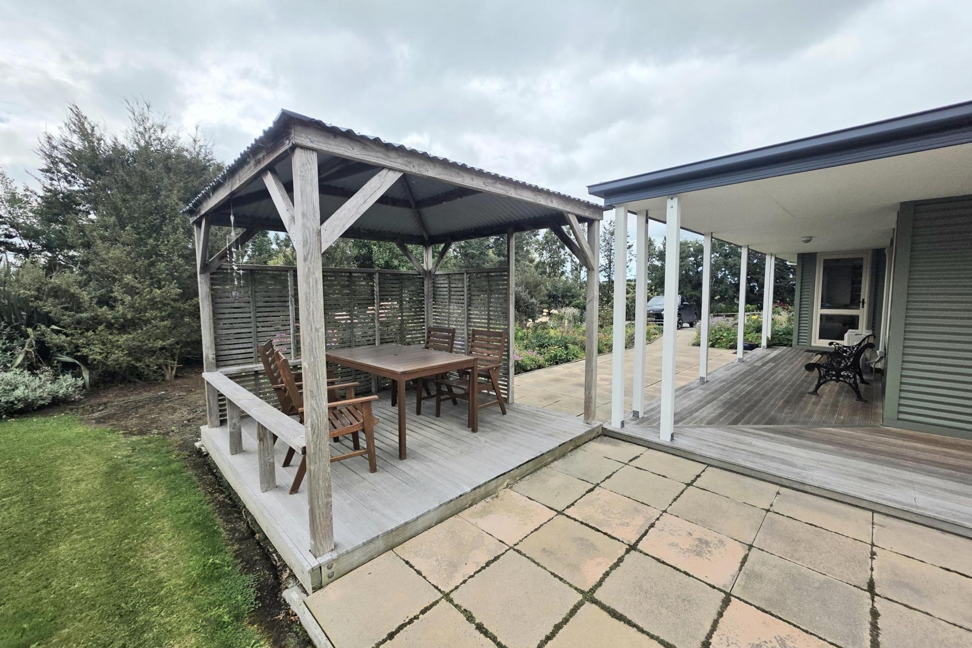 374 Airedale Road, Weston