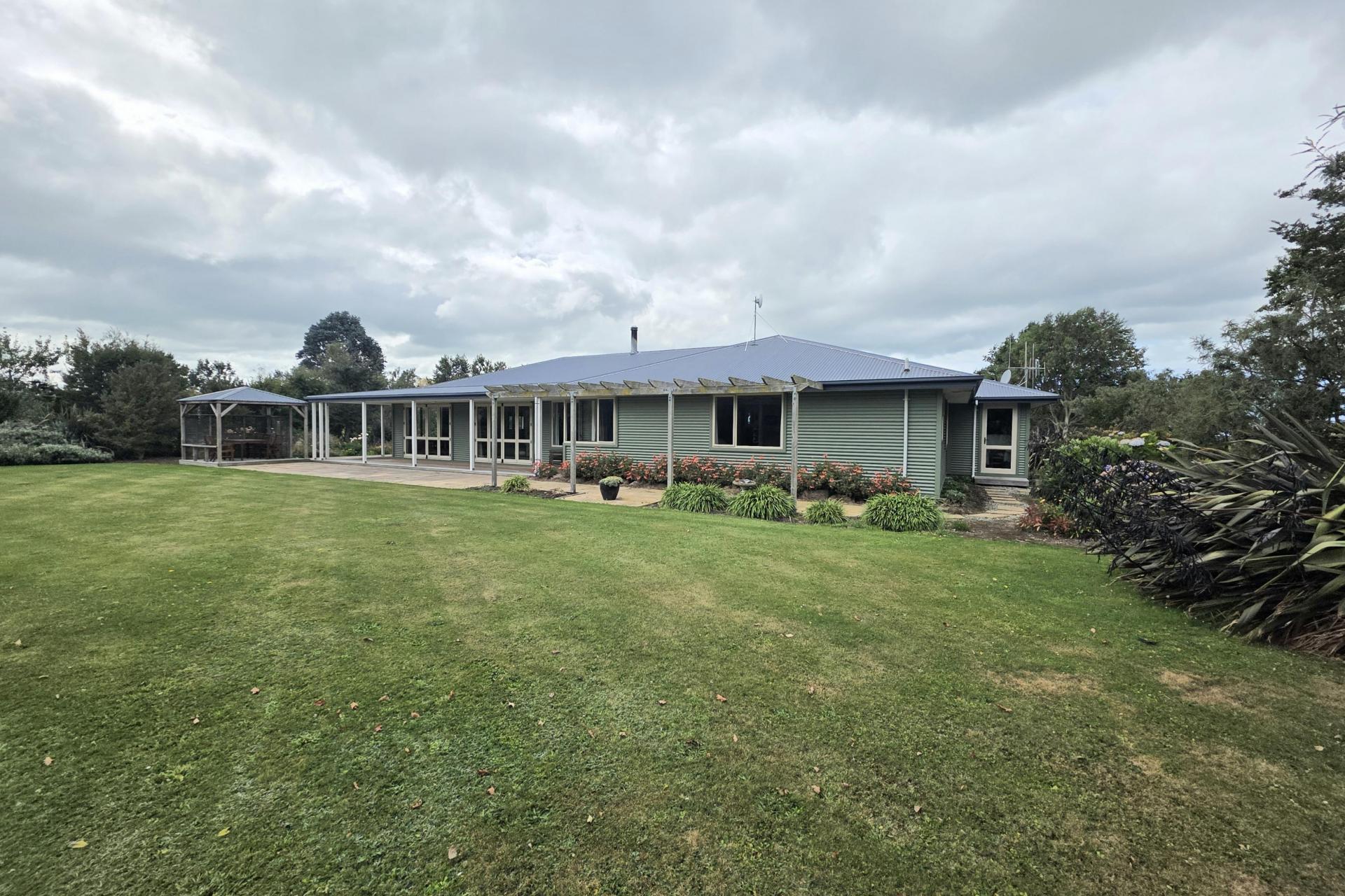 374 Airedale Road, Weston