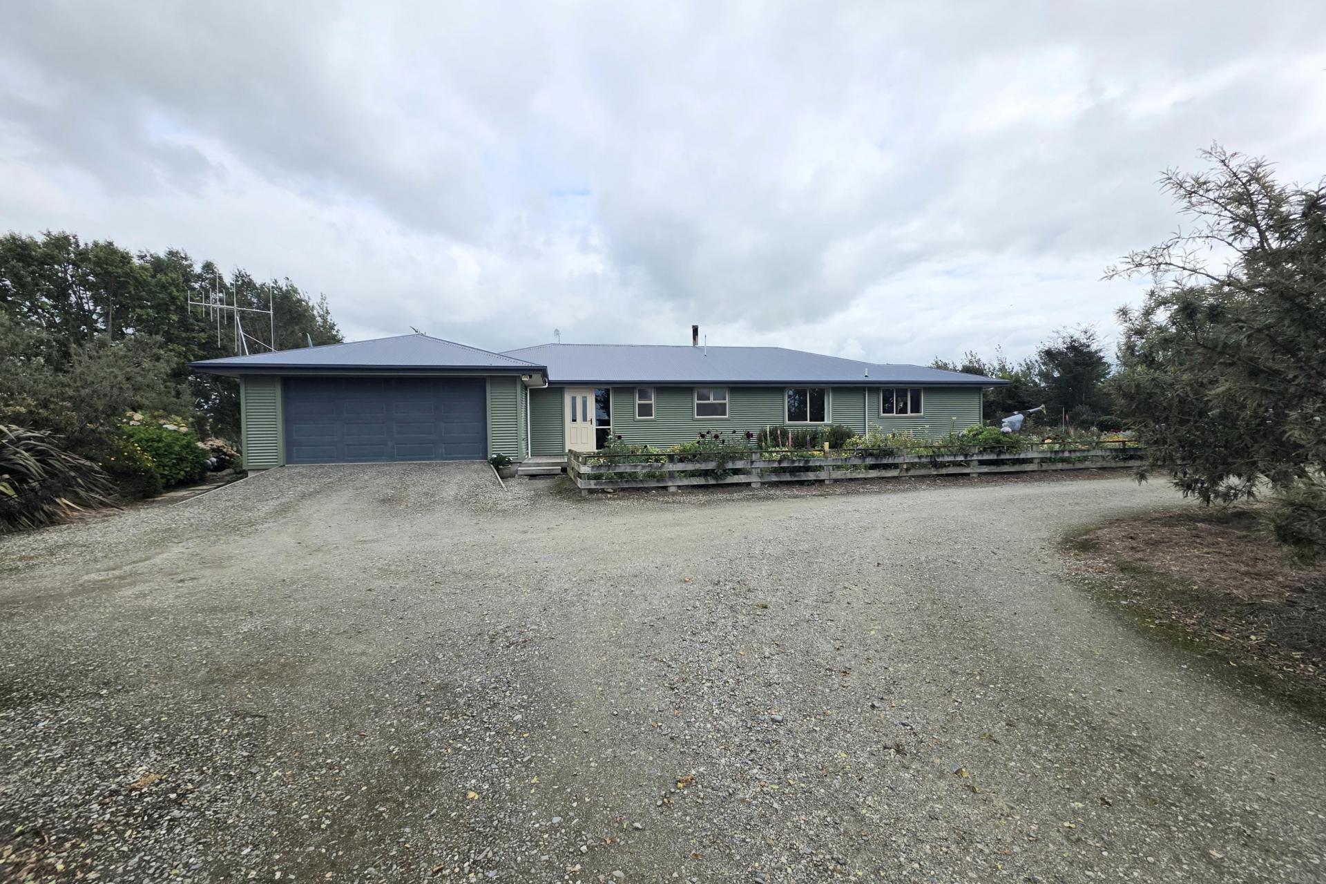 374 Airedale Road, Weston