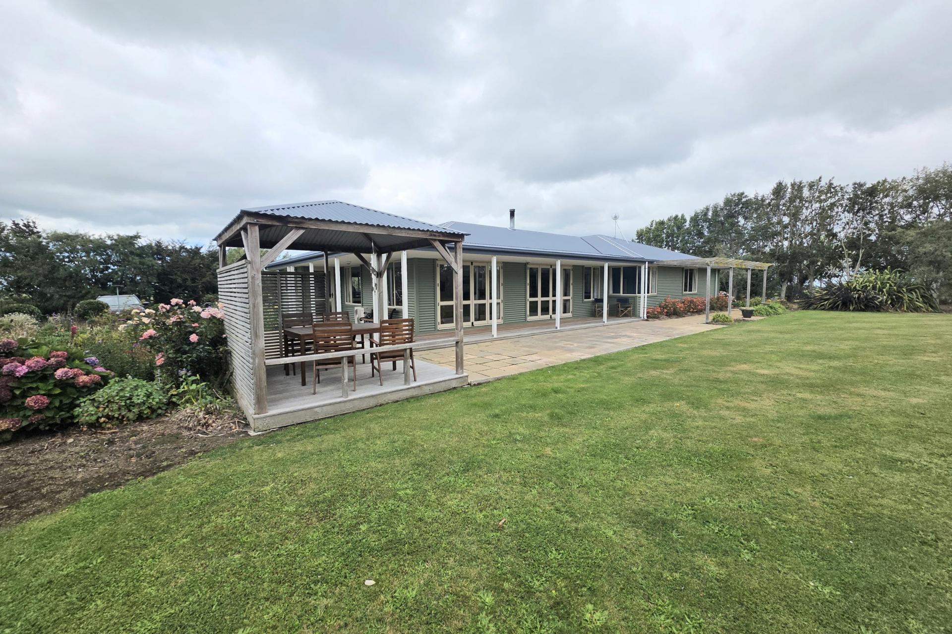 374 Airedale Road, Weston