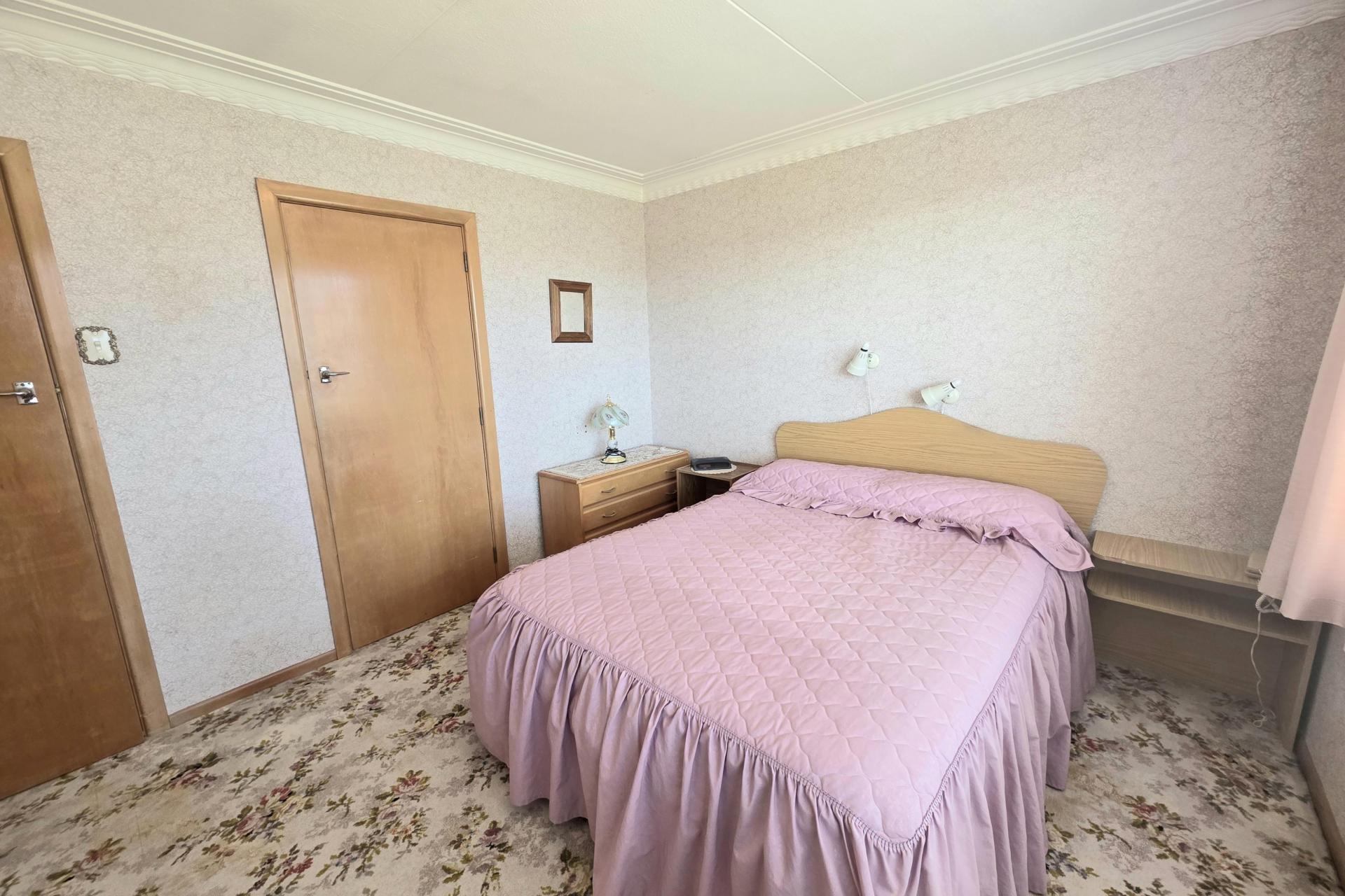 42 Glendale Crescent, Holmes Hill