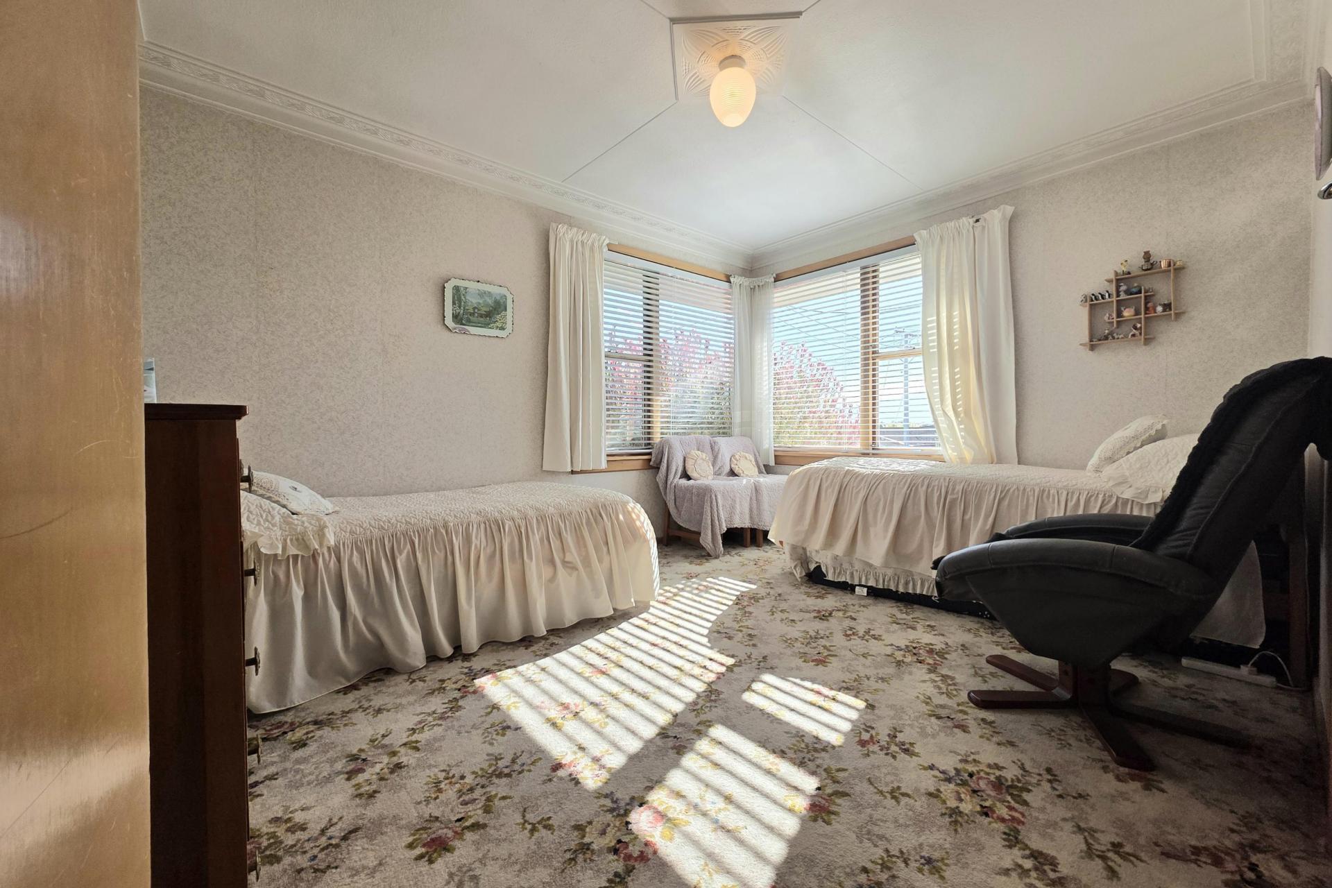 42 Glendale Crescent, Holmes Hill