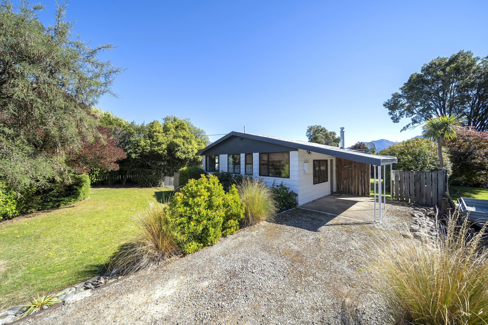 221 Milford Road, Te Anau