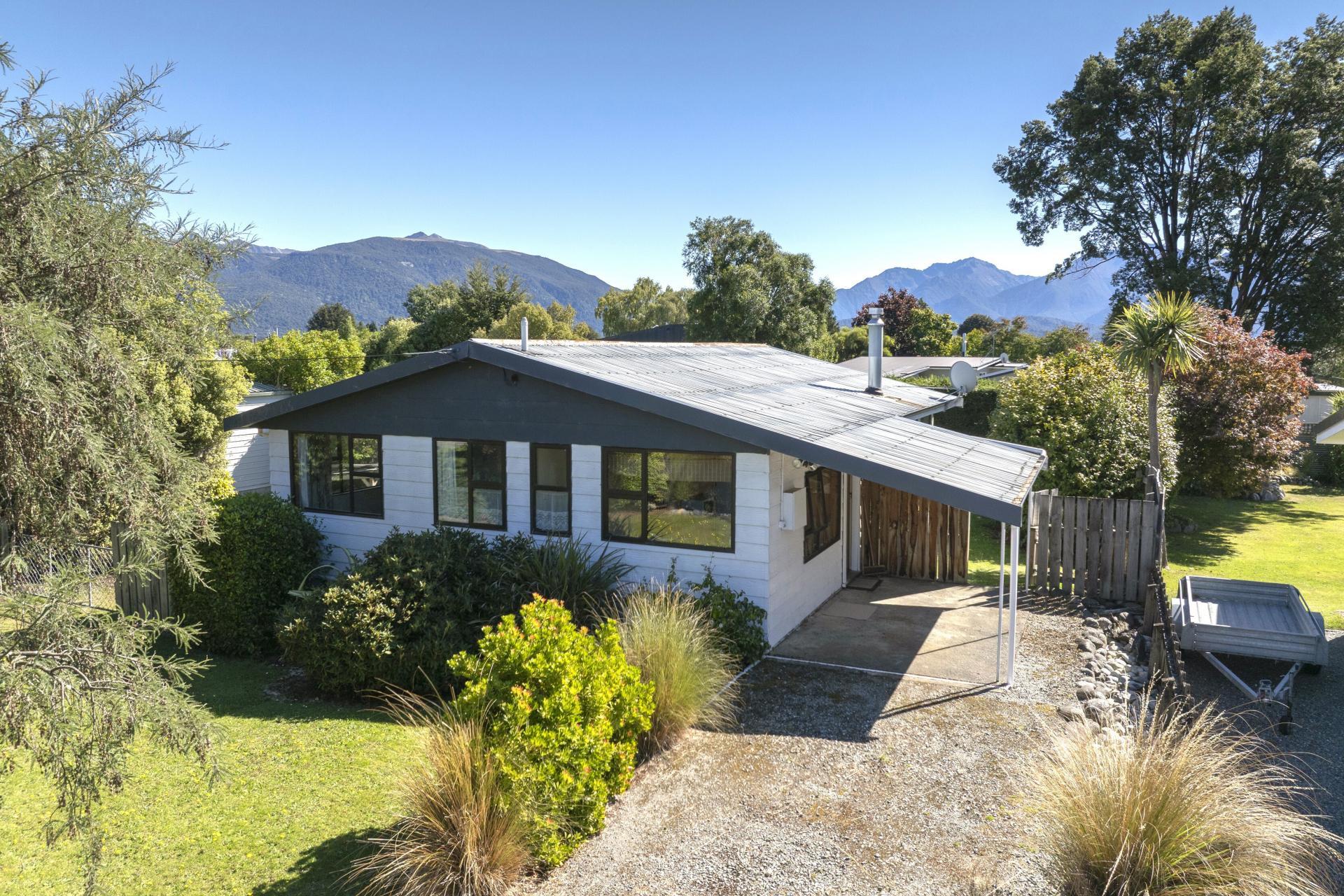 221 Milford Road, Te Anau