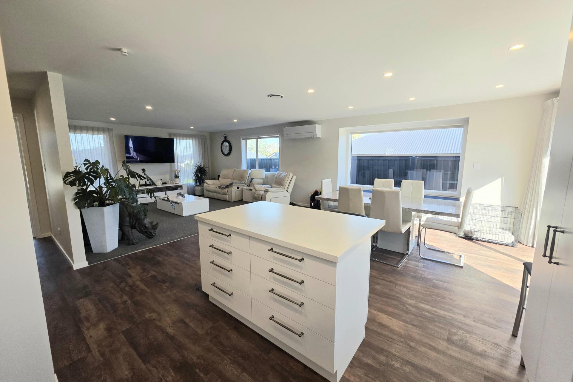 15 Royal Oak Crescent, Holmes Hill