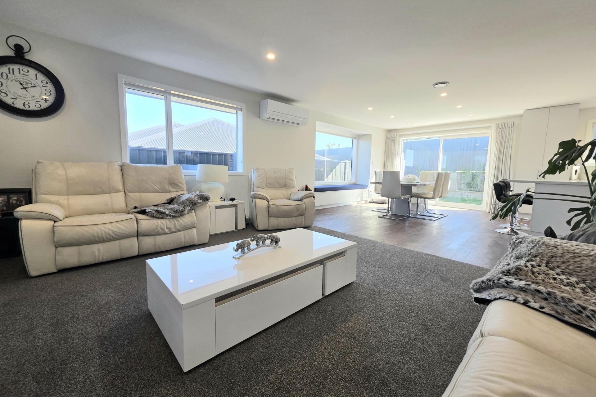 15 Royal Oak Crescent, Holmes Hill