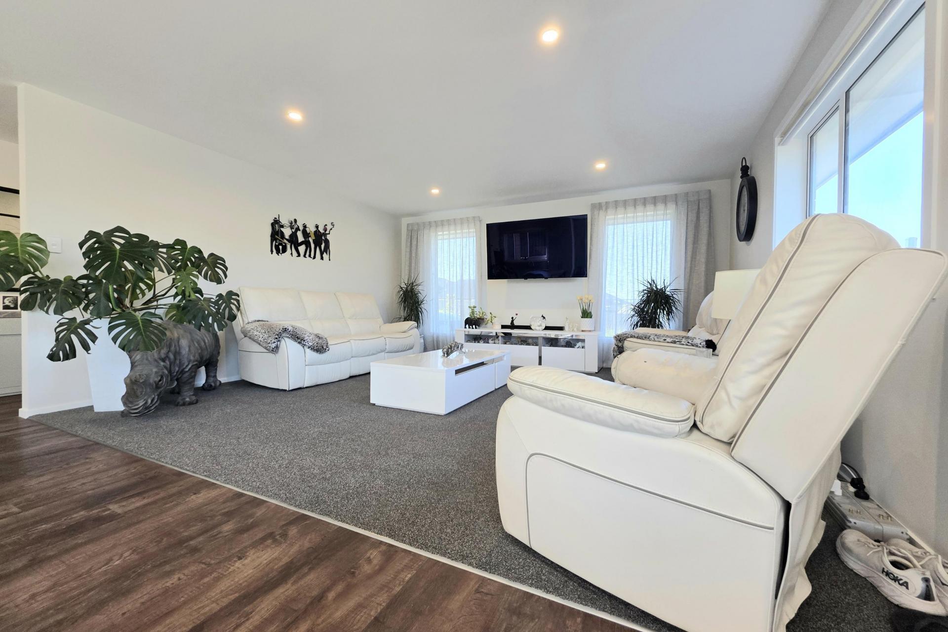 15 Royal Oak Crescent, Holmes Hill