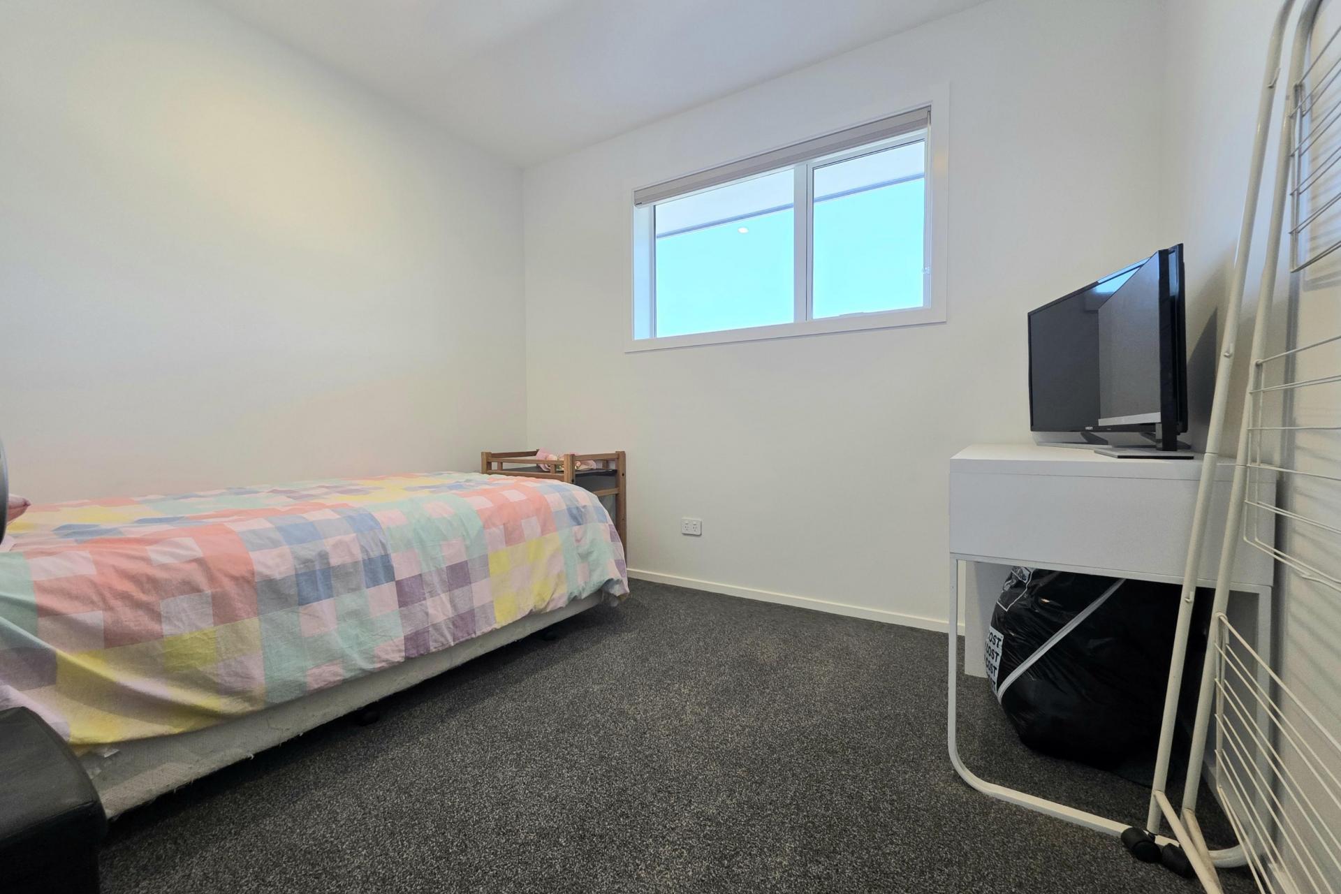 15 Royal Oak Crescent, Holmes Hill