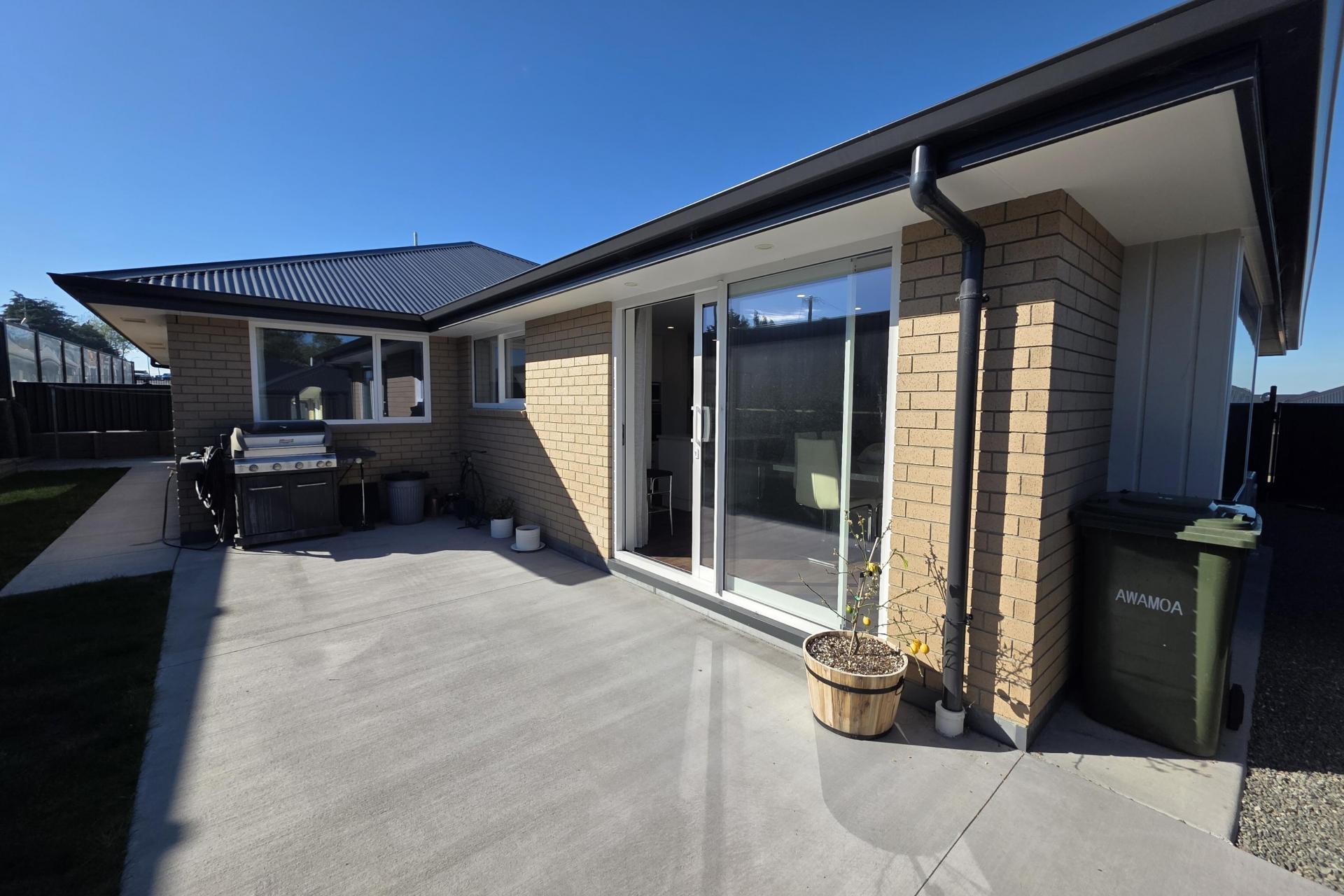 15 Royal Oak Crescent, Holmes Hill