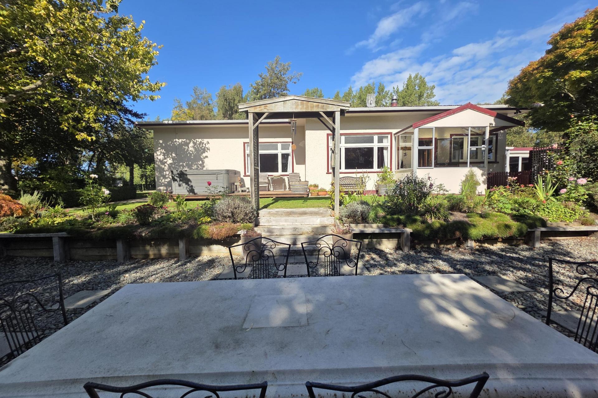 33 Devils Bridge Road, Weston