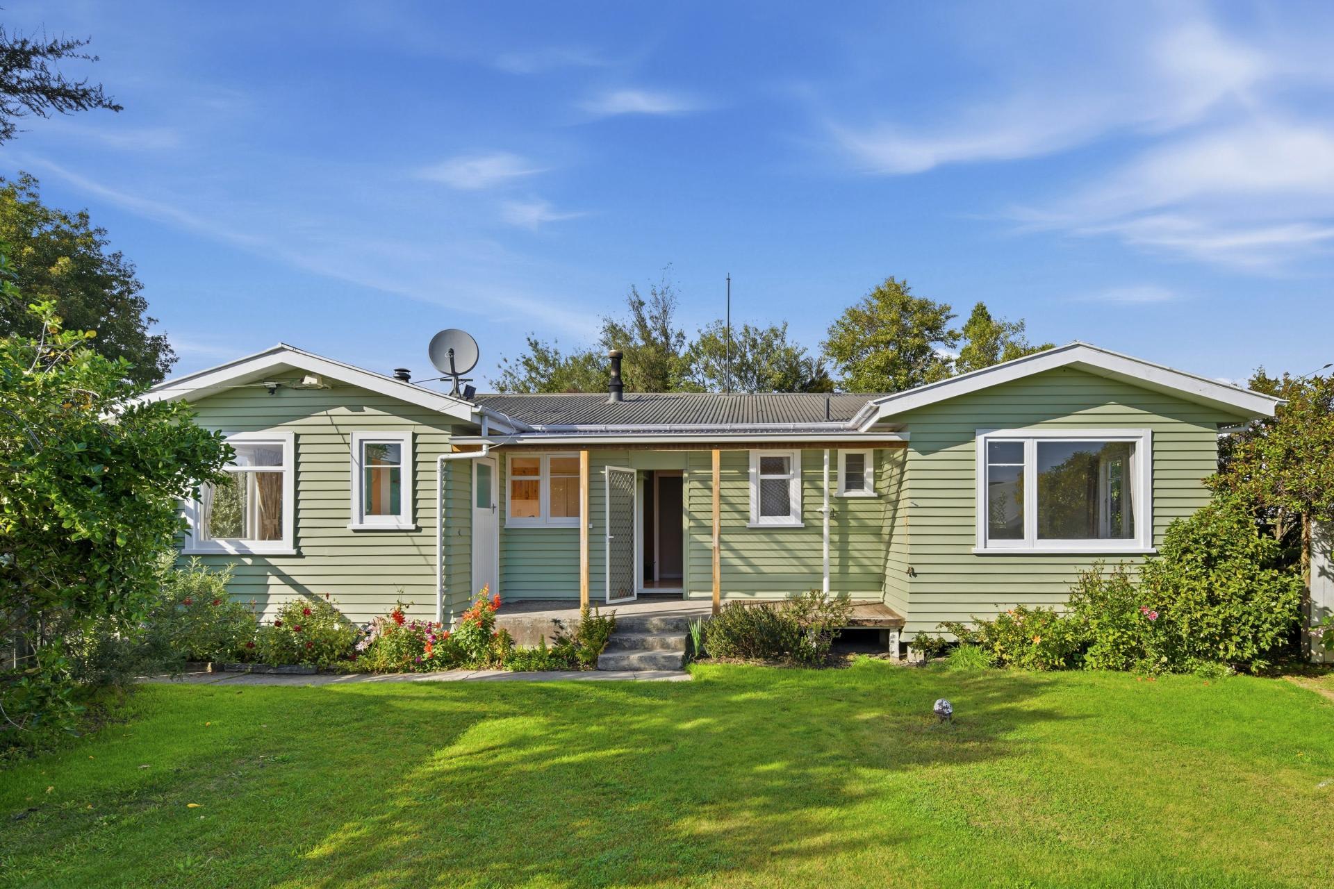 64 New Renwick Road, Burleigh