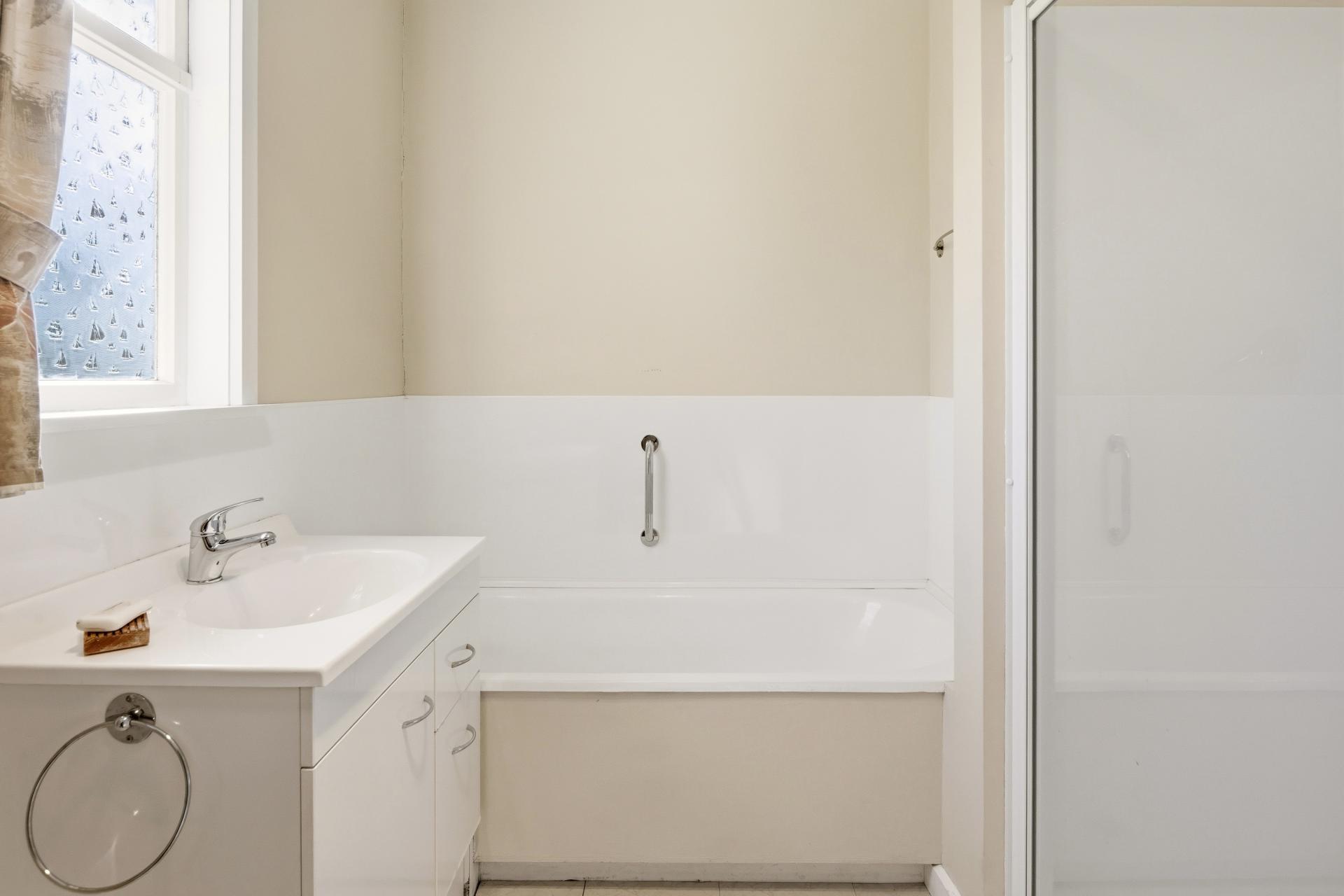 64 New Renwick Road, Burleigh