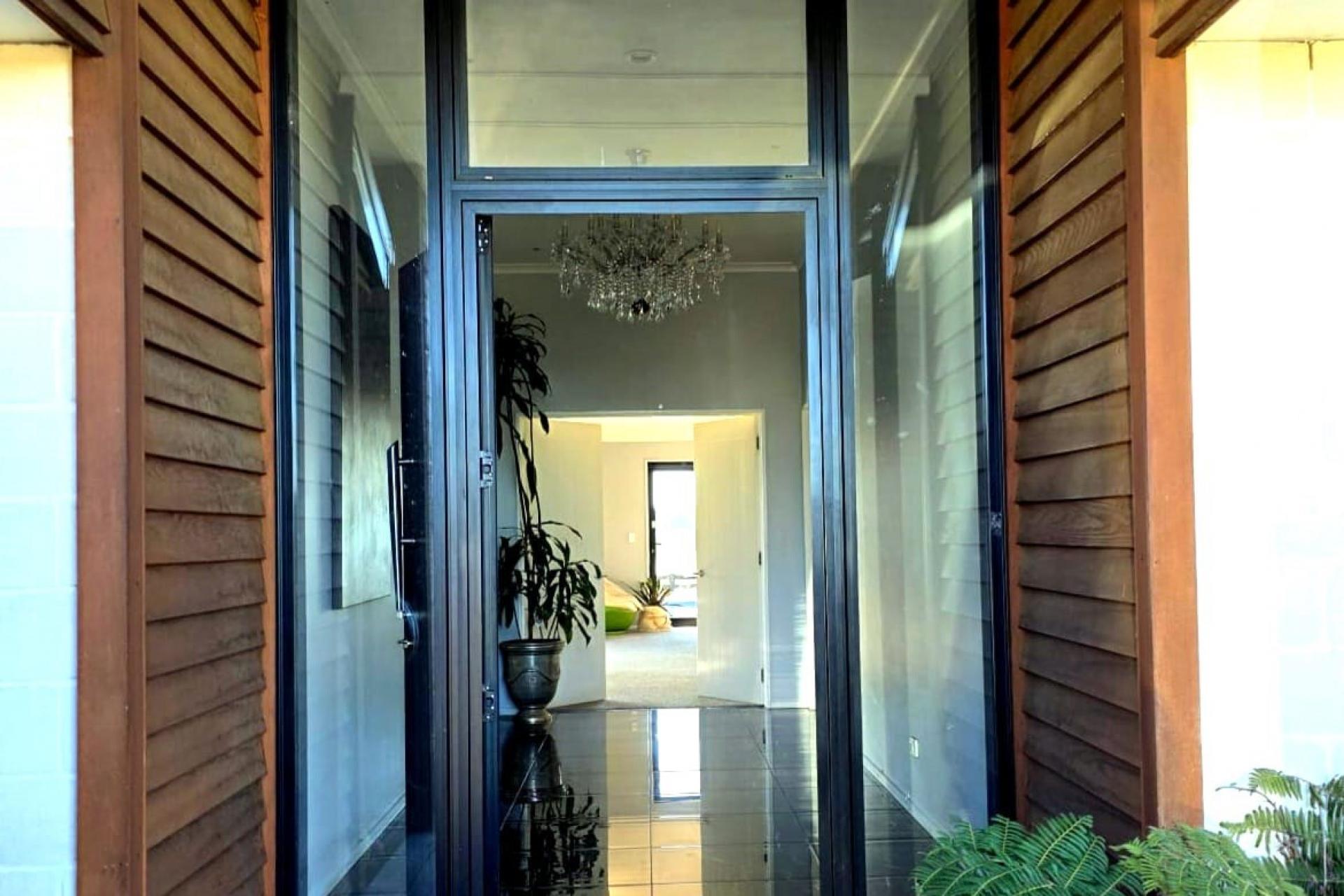 1227 Oxford Road, Cust