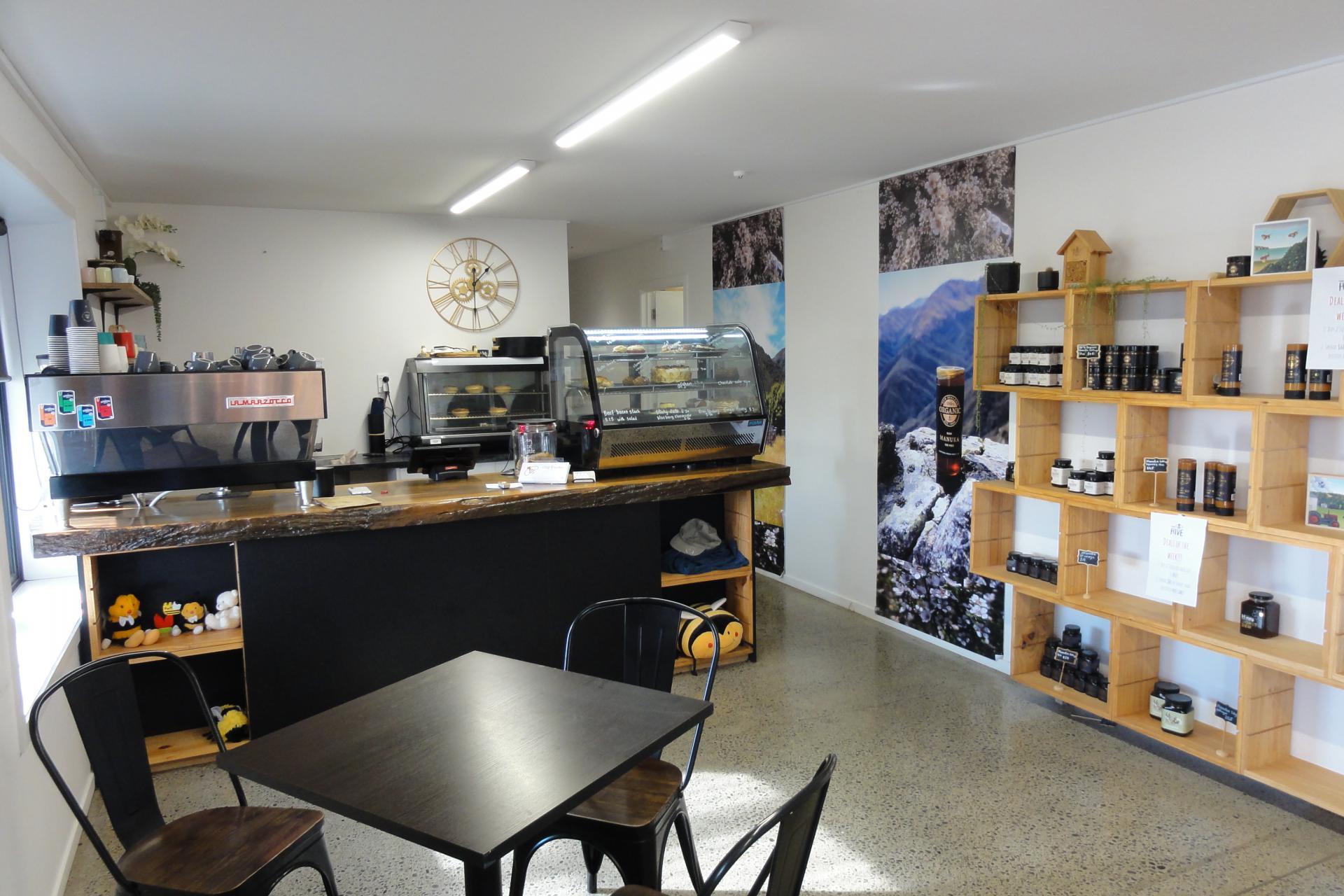 1227 Oxford Road, Cust