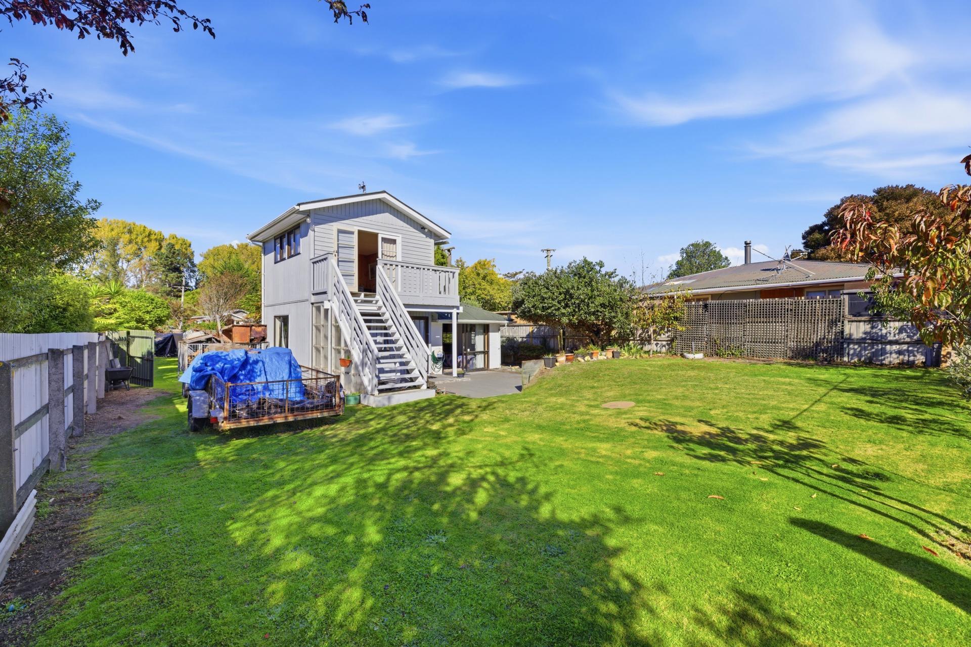 20 Queens Avenue, Waikuku Beach