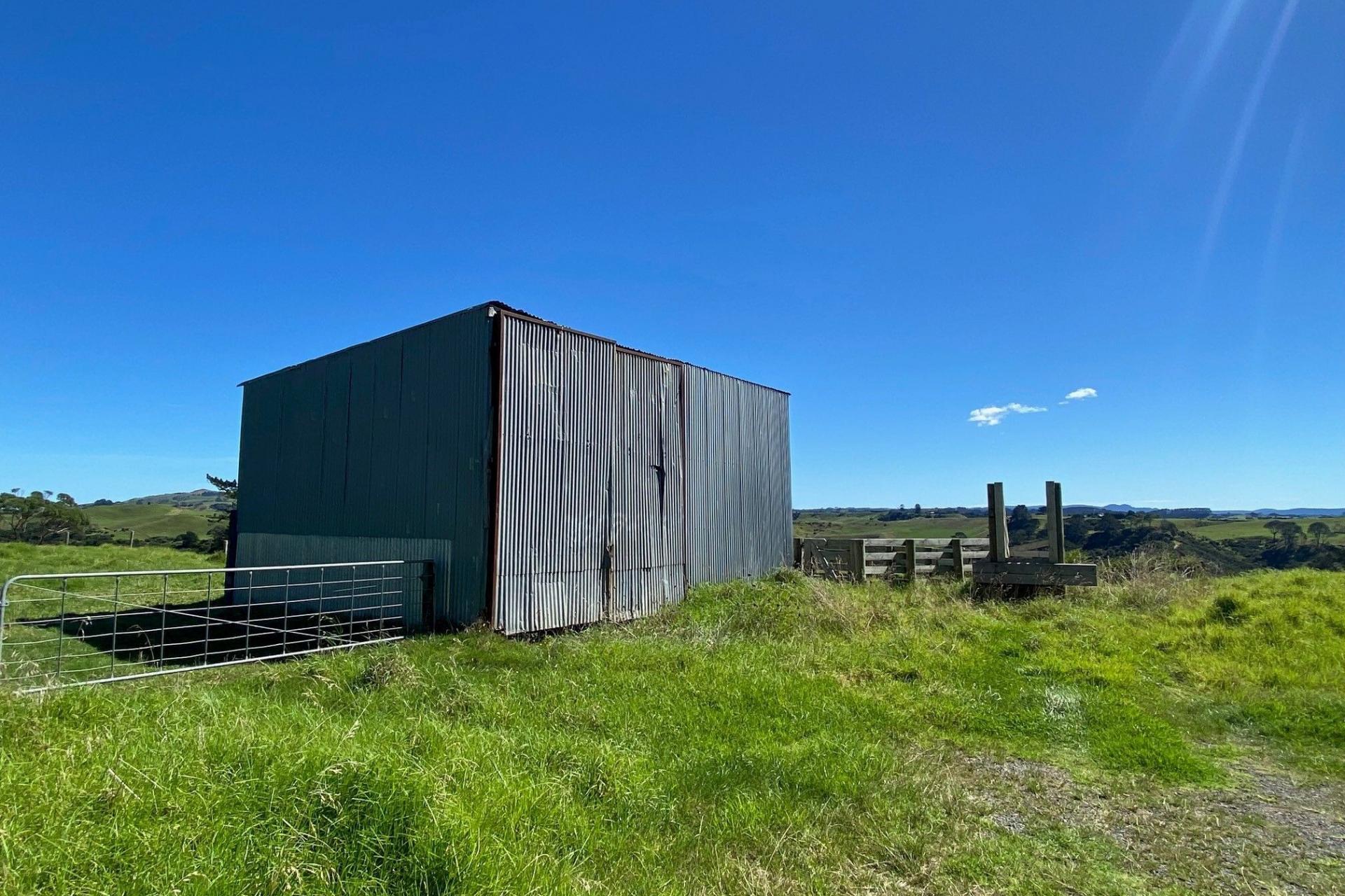 111 Hamlin Road, Pollok