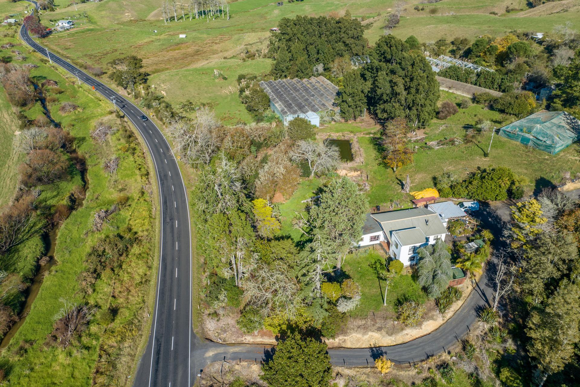 100 Highway 22, Pukekawa