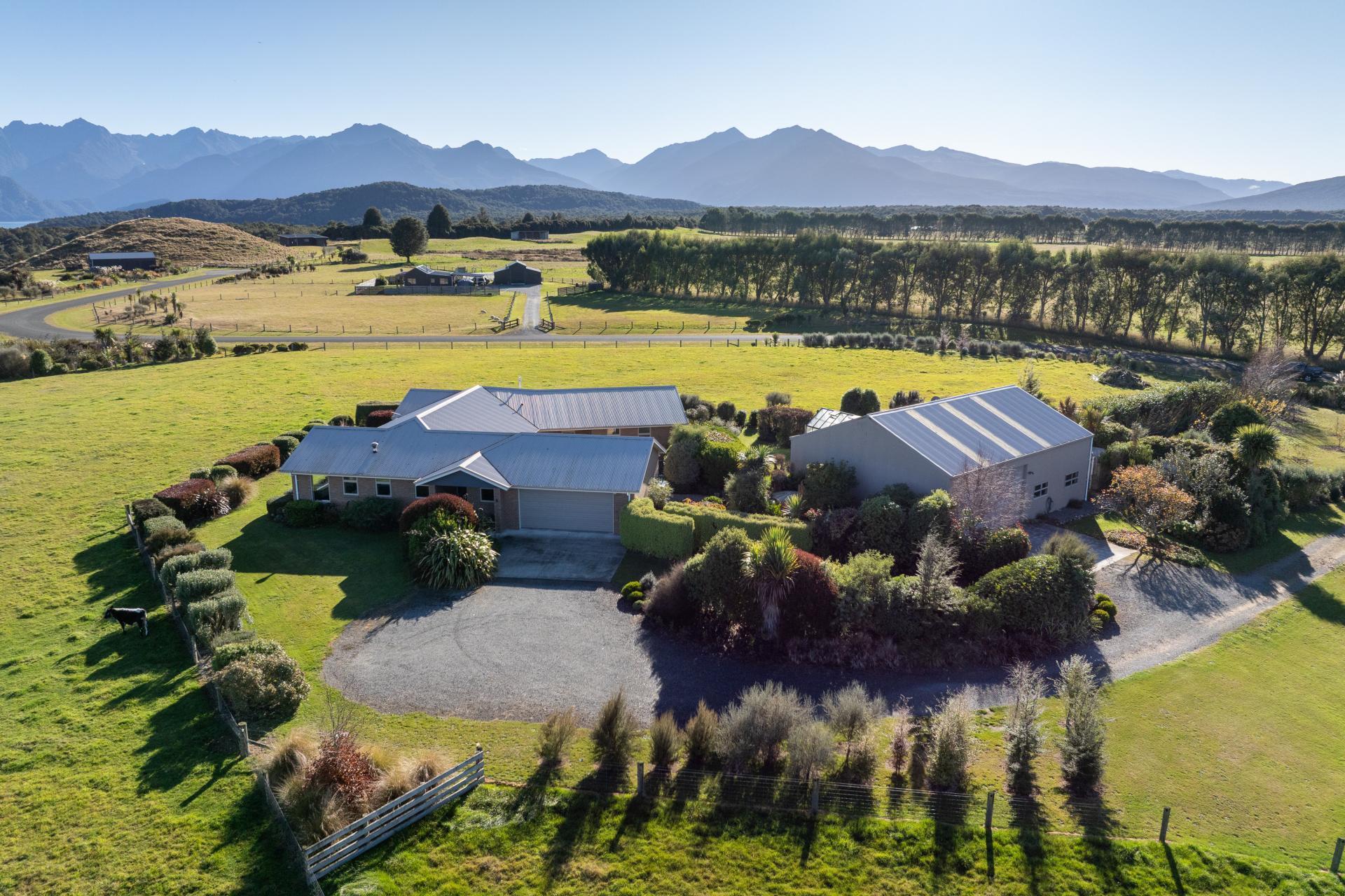 73 Holmwood Road, Manapouri