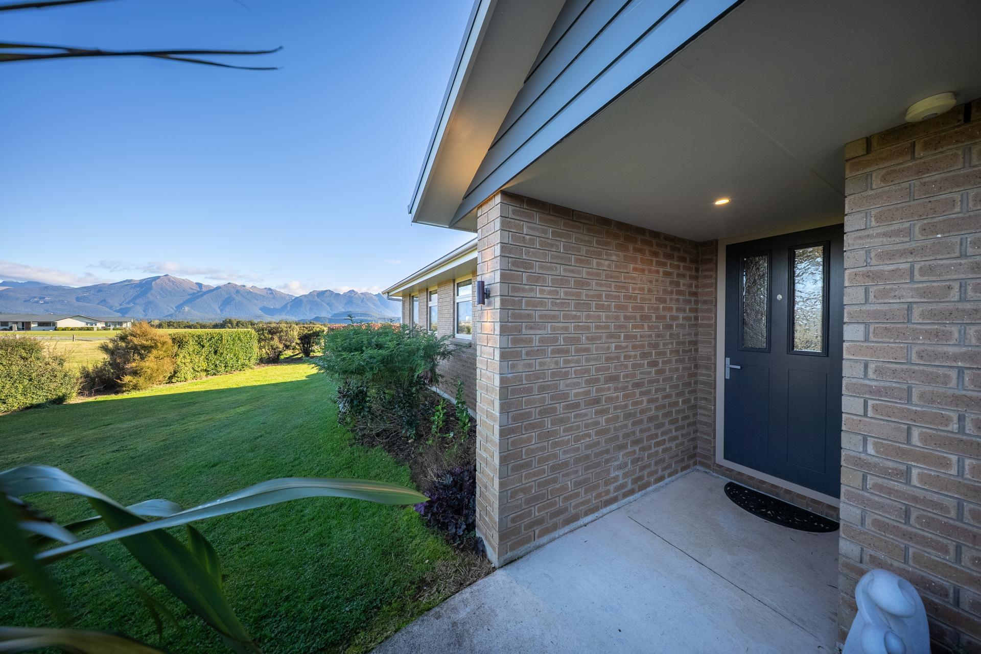 73 Holmwood Road, Manapouri