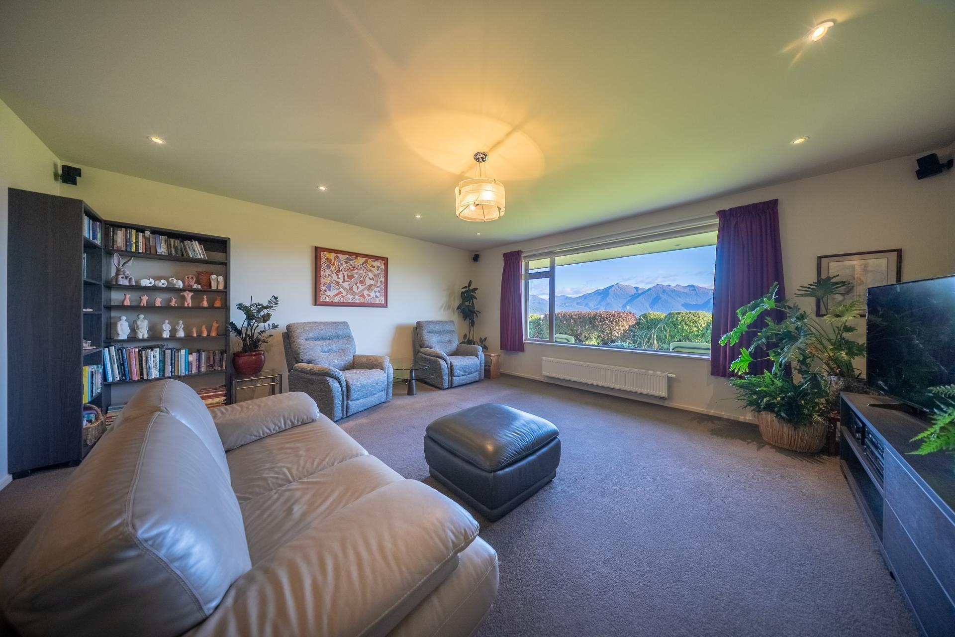 73 Holmwood Road, Manapouri