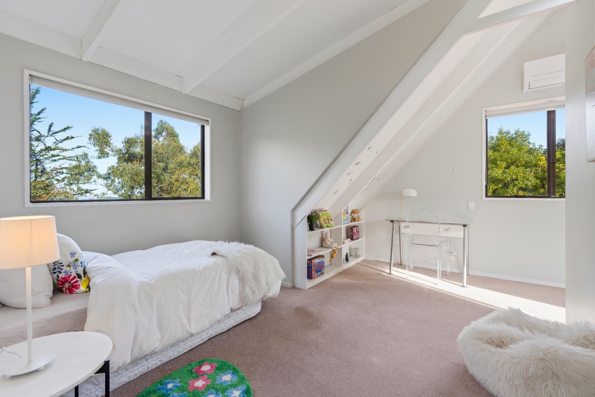 222 Chain Hills Road, Chain Hills