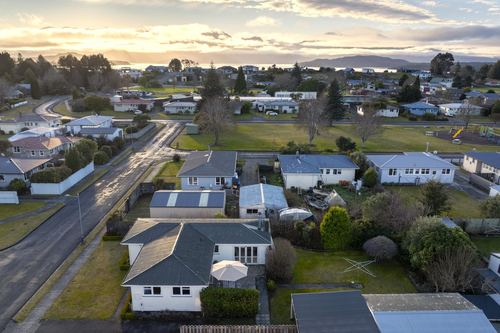 27 Excelsior Place, Manapouri