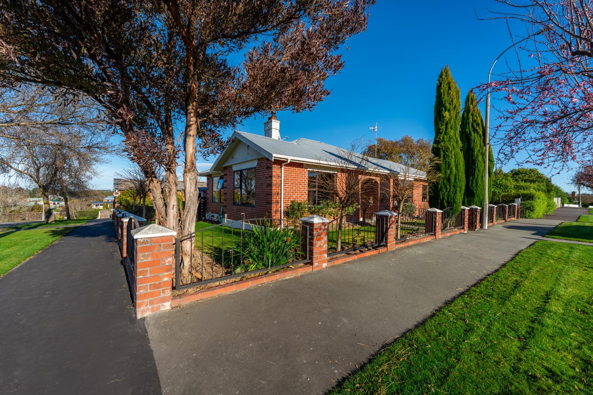 20 Hill View Crescent, Highfield
