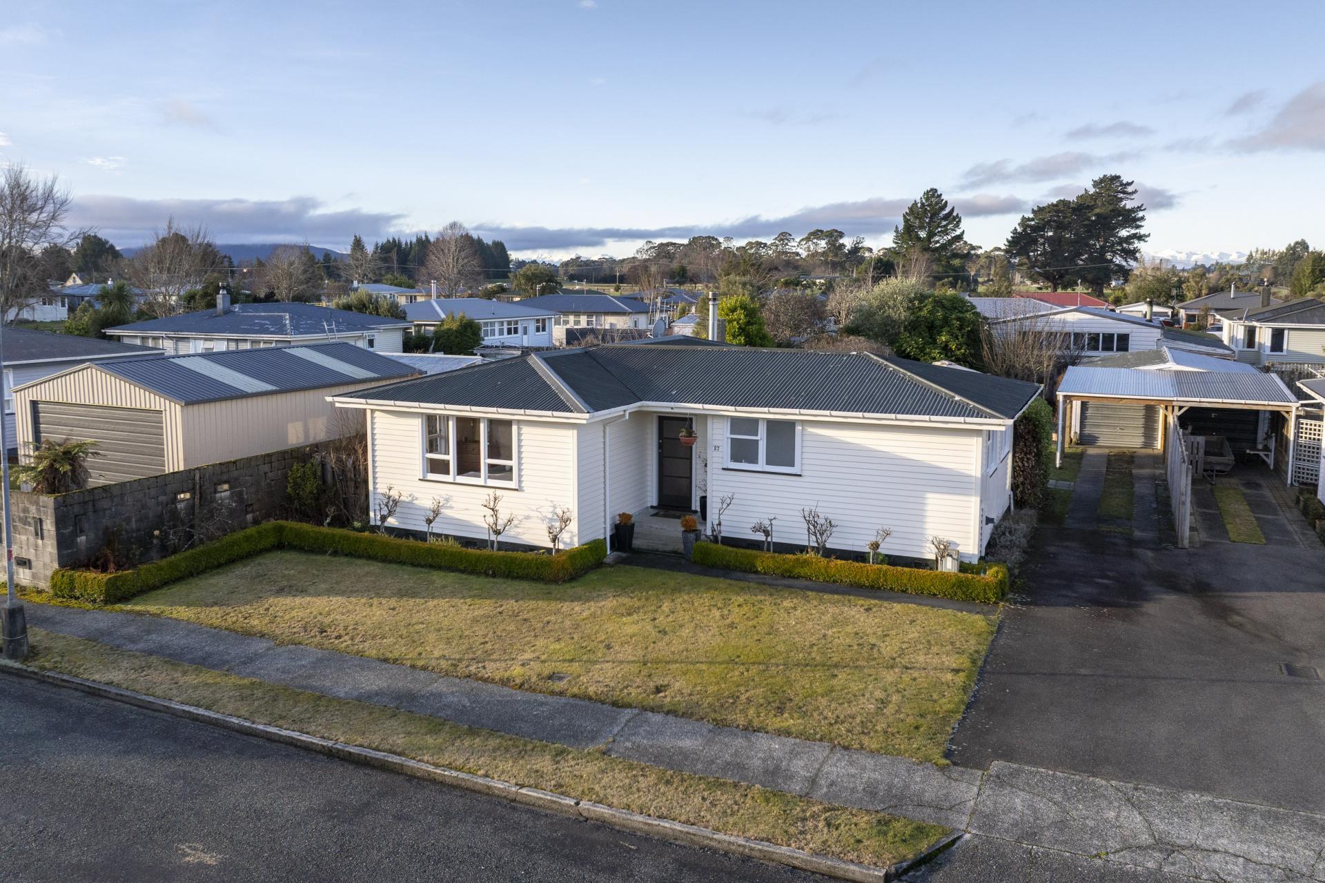 27 Excelsior Place, Manapouri