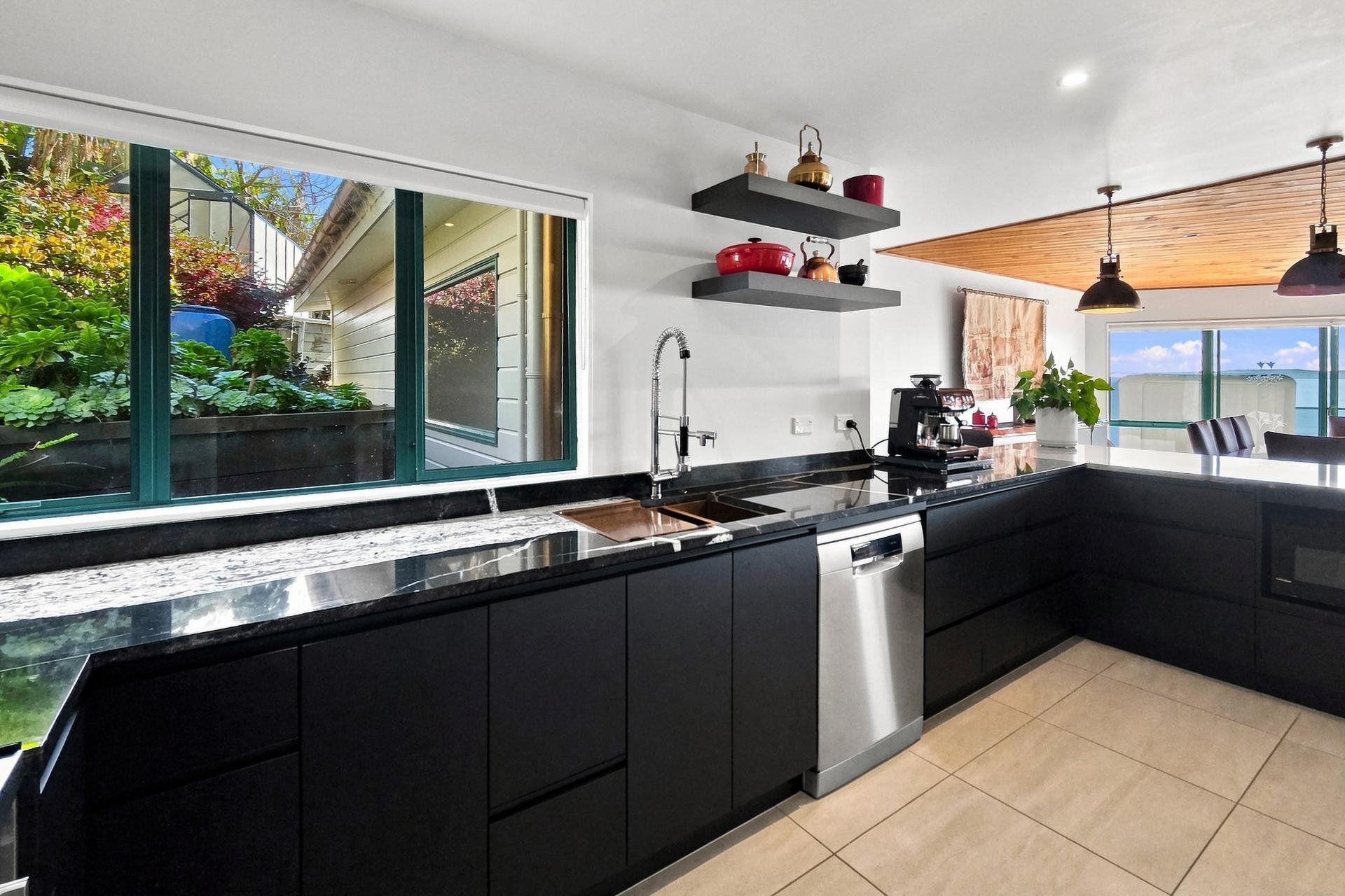 6577 Pouto Road, Pouto