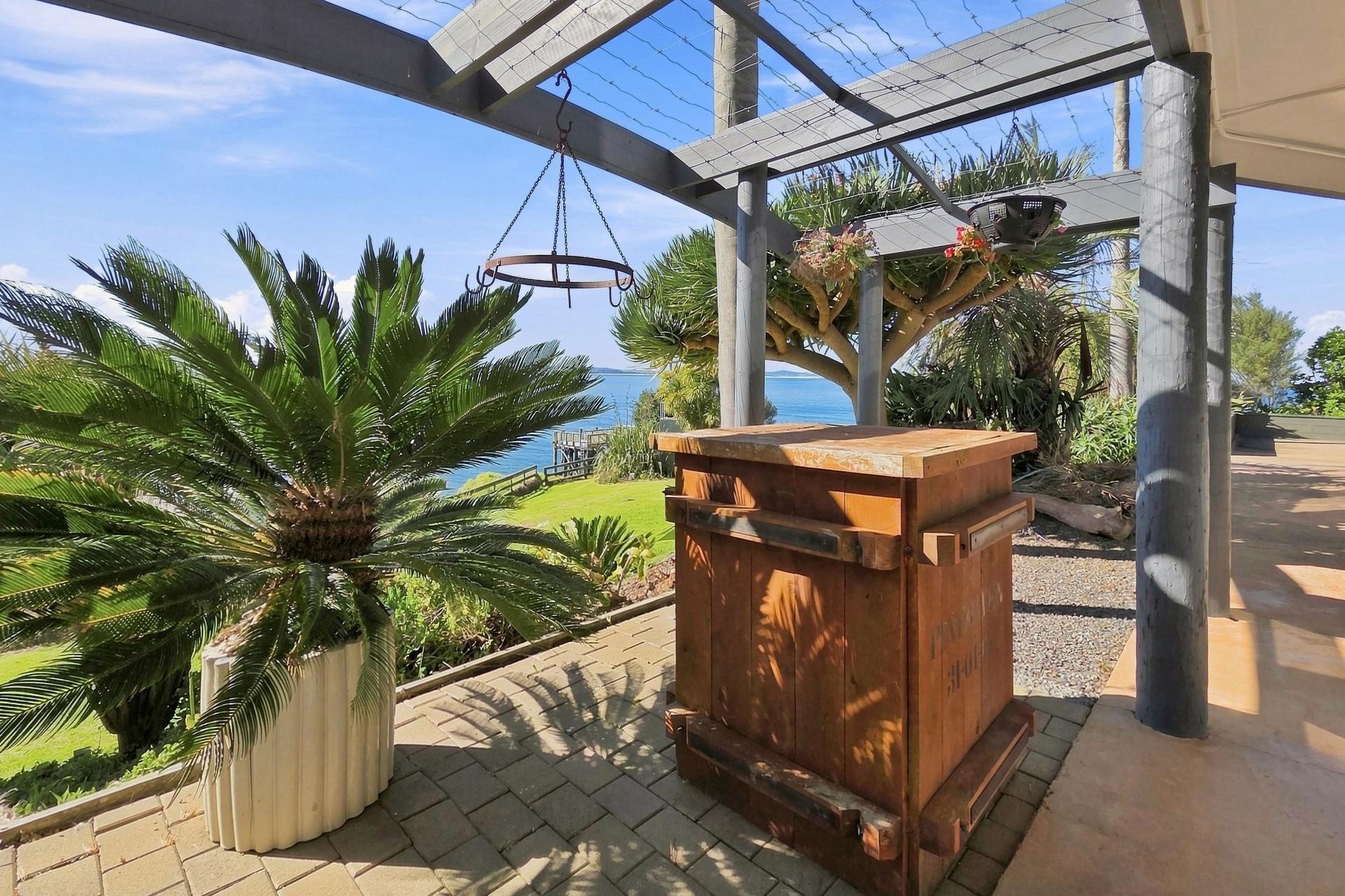 6577 Pouto Road, Pouto