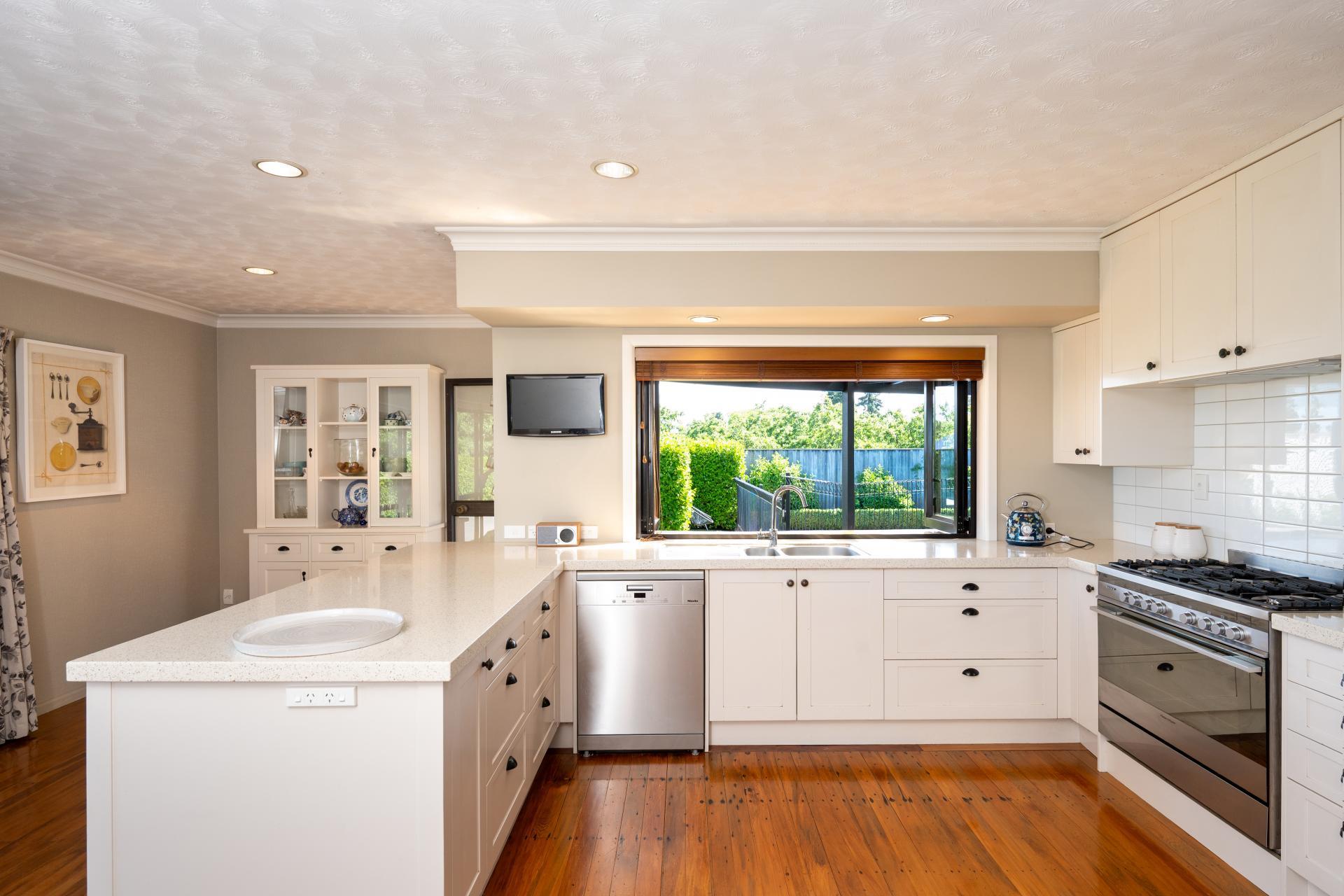 92 Hill Road, Twyford