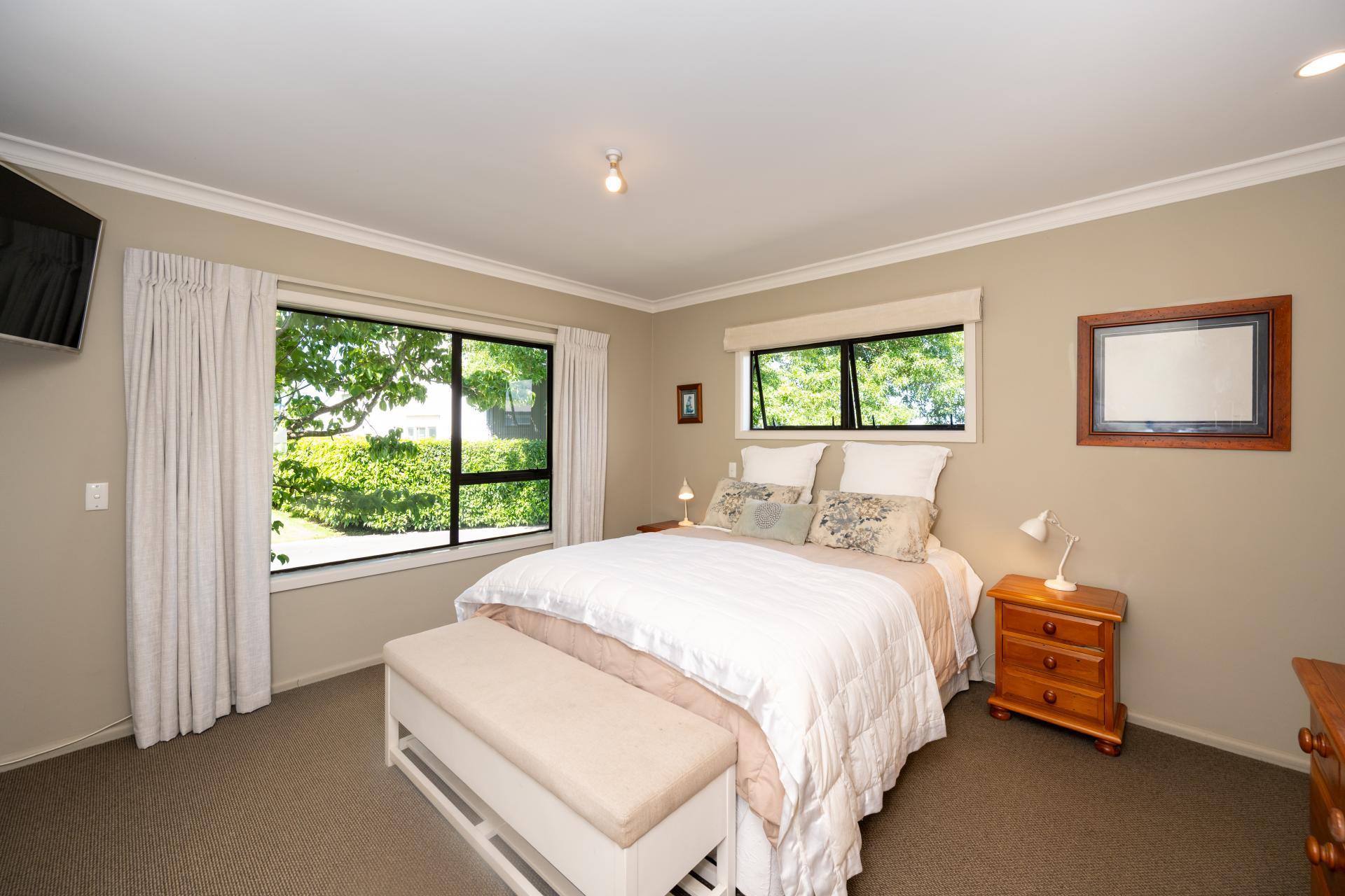 92 Hill Road, Twyford