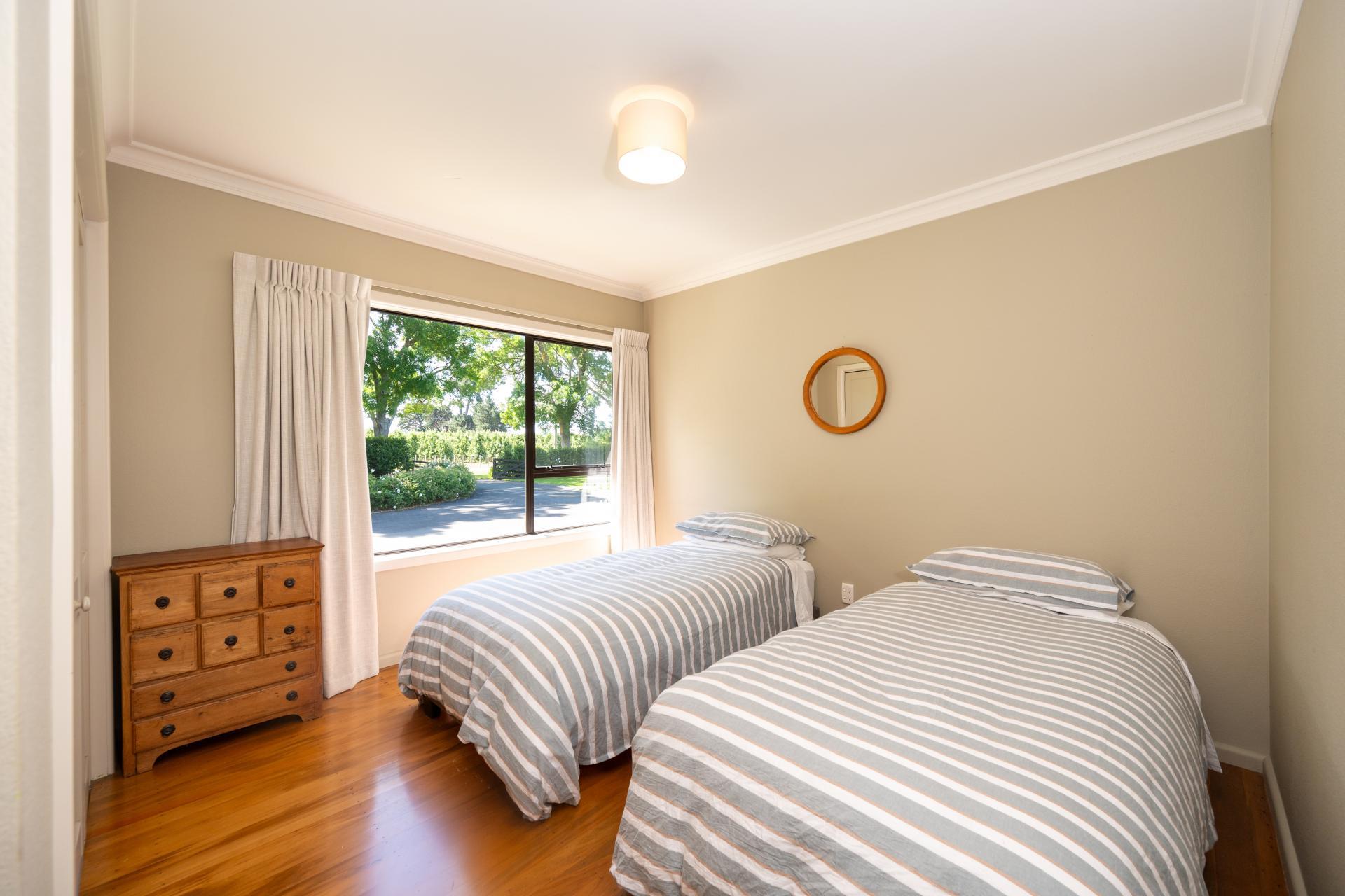 92 Hill Road, Twyford
