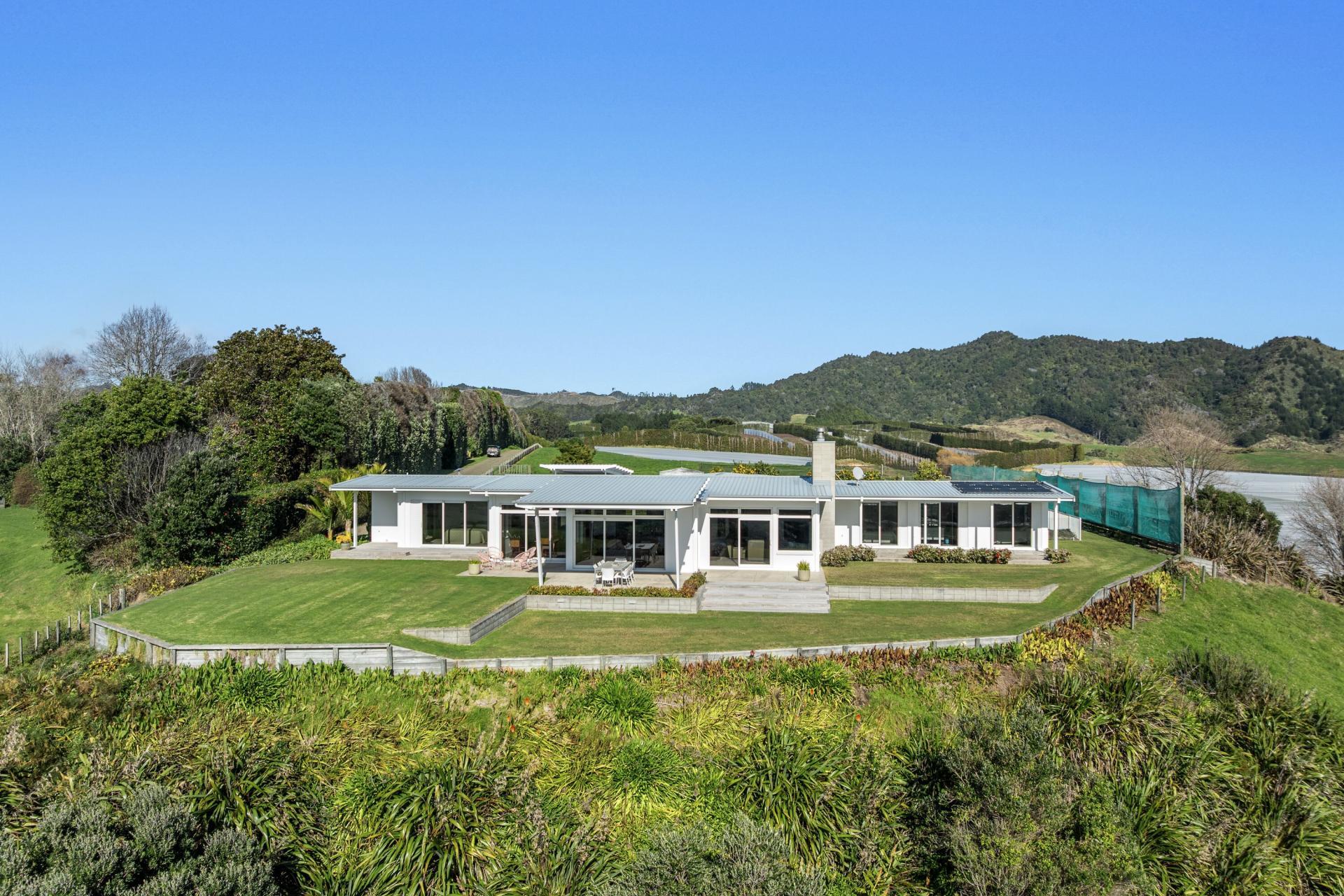 Te Wakanui Road, Tirohanga