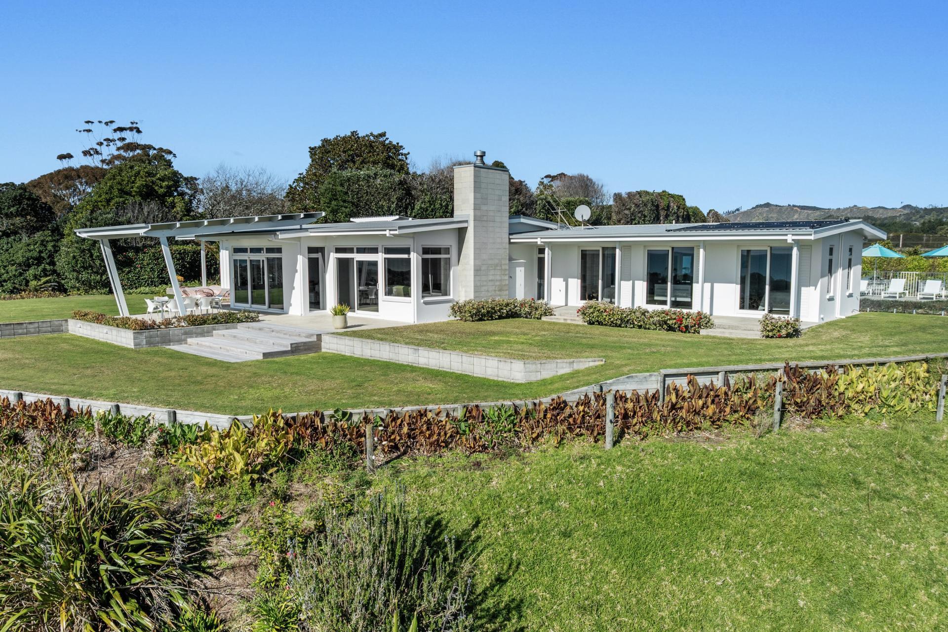 Te Wakanui Road, Tirohanga