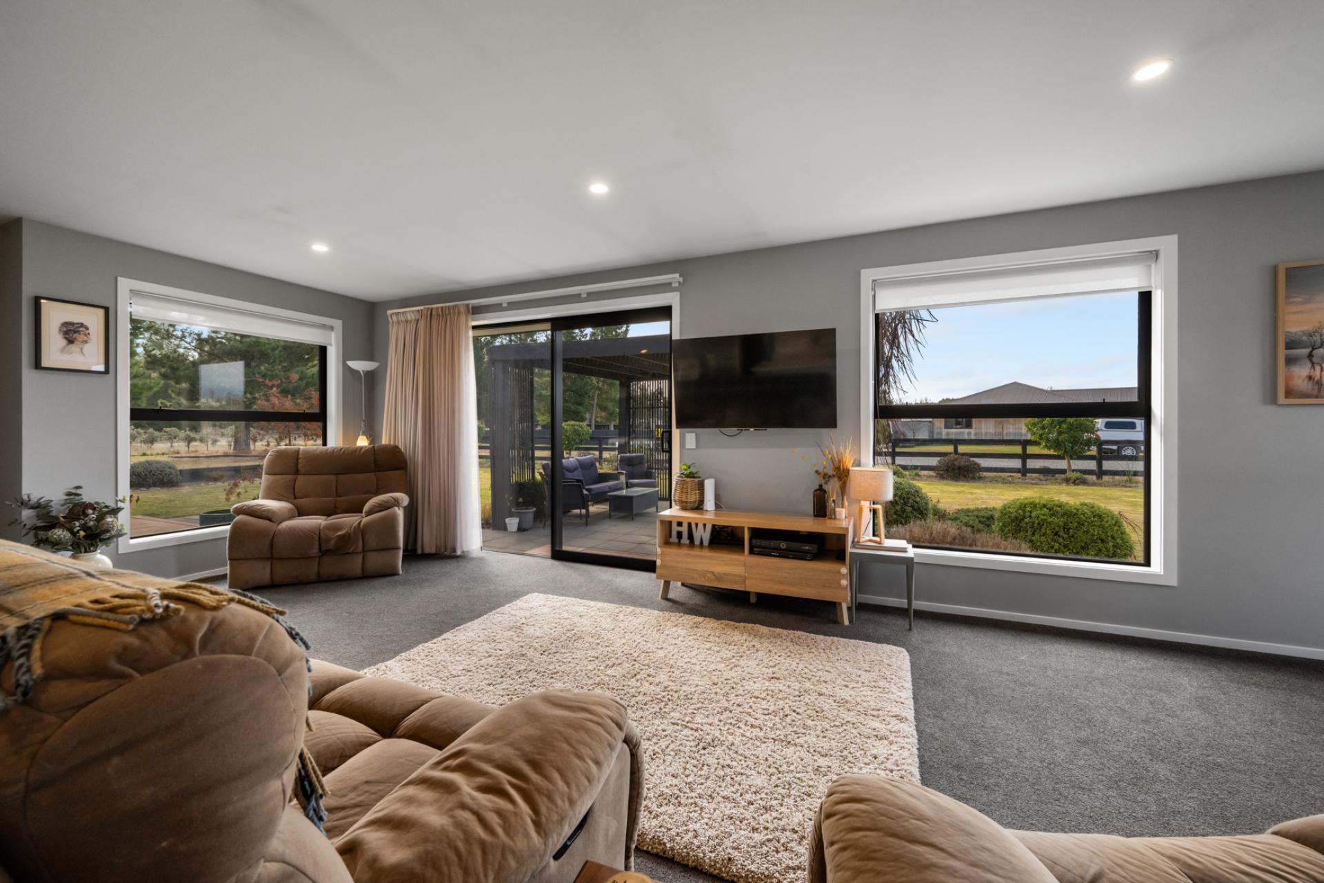 77 Larch Crescent, Alexandra